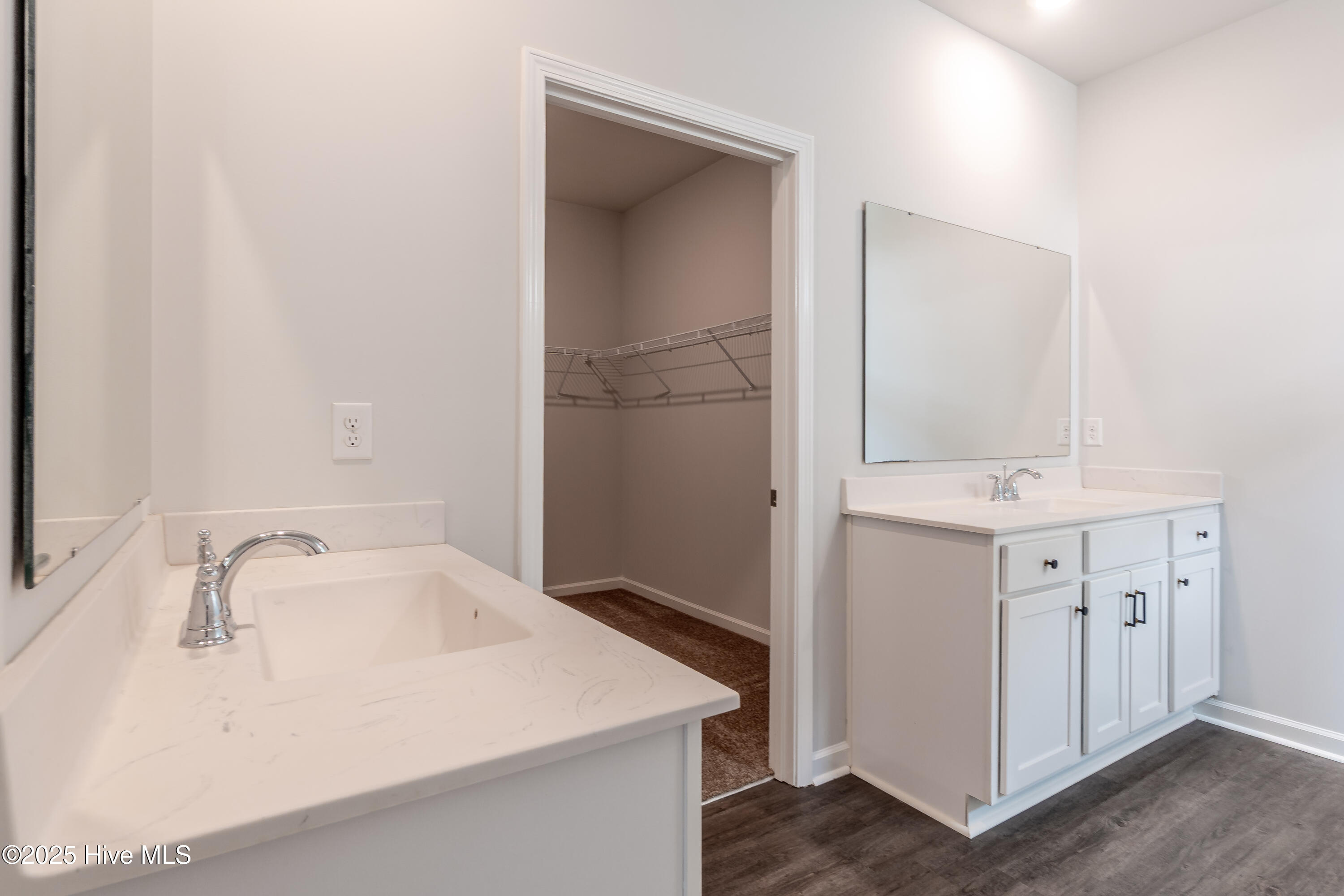 100526053 | Photo 27