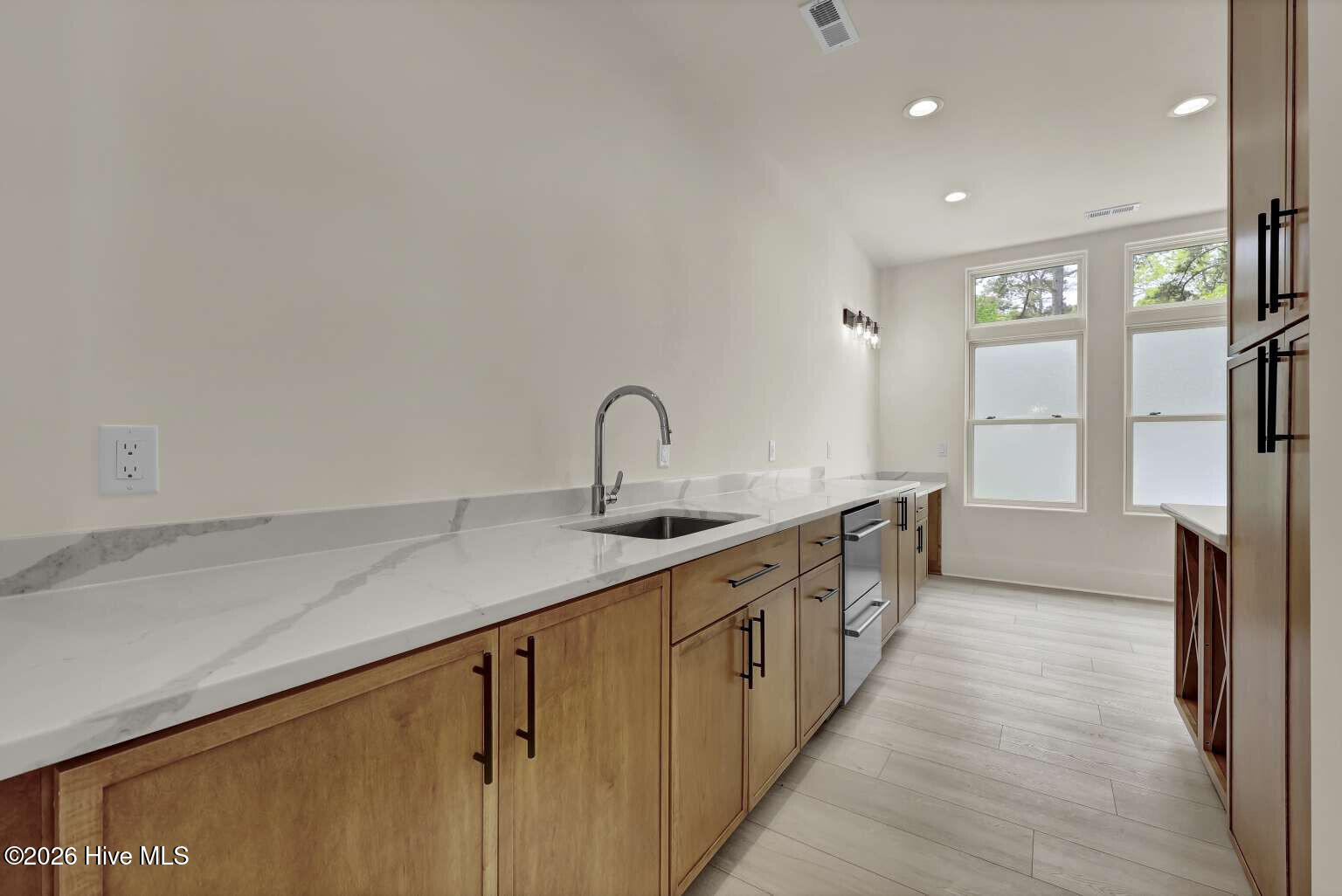 100541892 | Photo 49