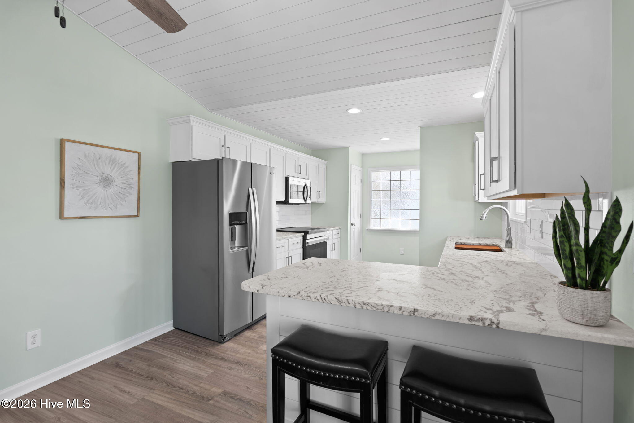 100553863 | Photo 14