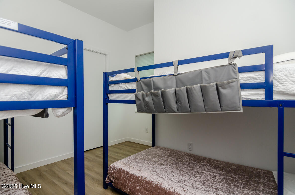 100549304 | Photo 38