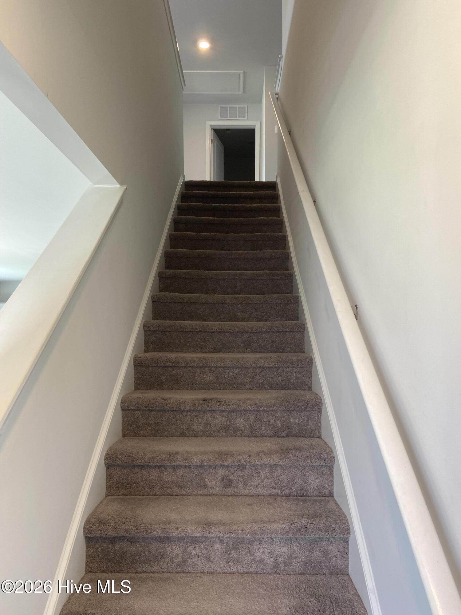 100561980 | Photo 20