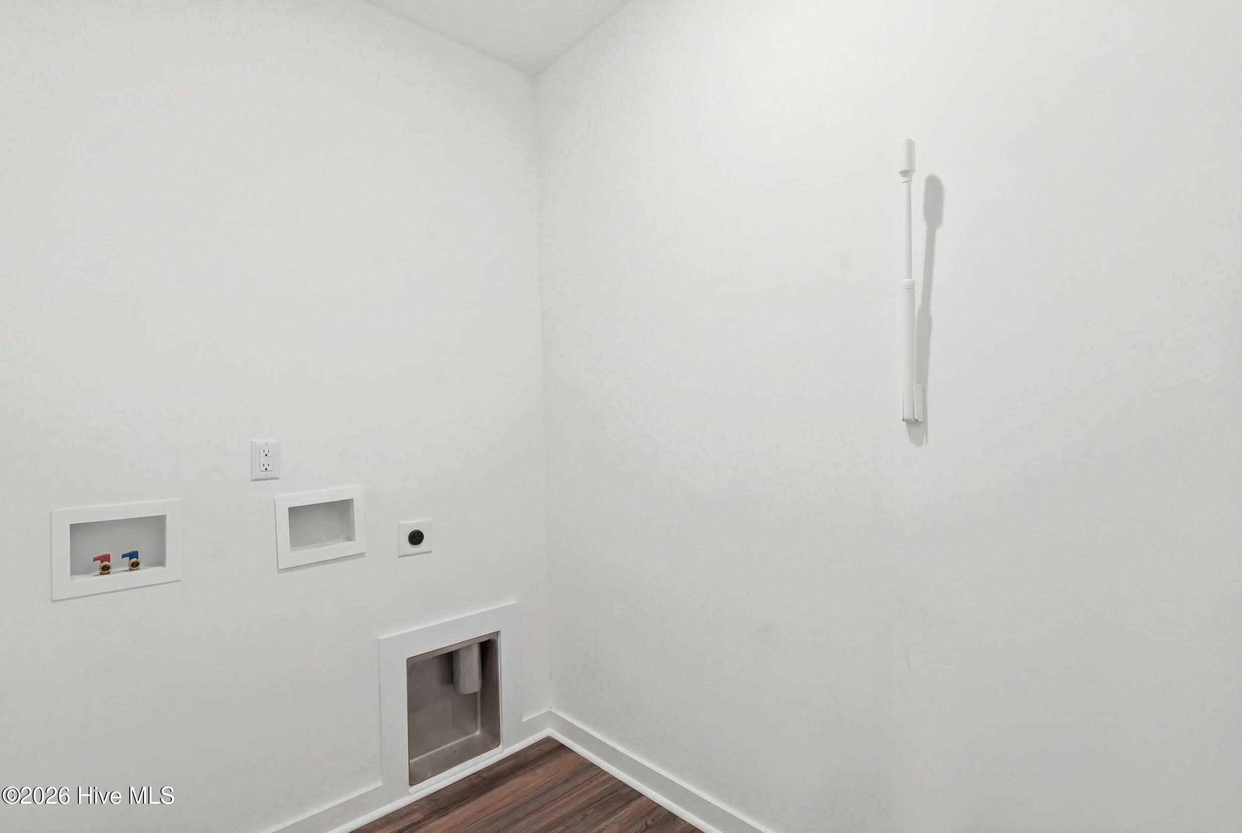 100560359 | Photo 22