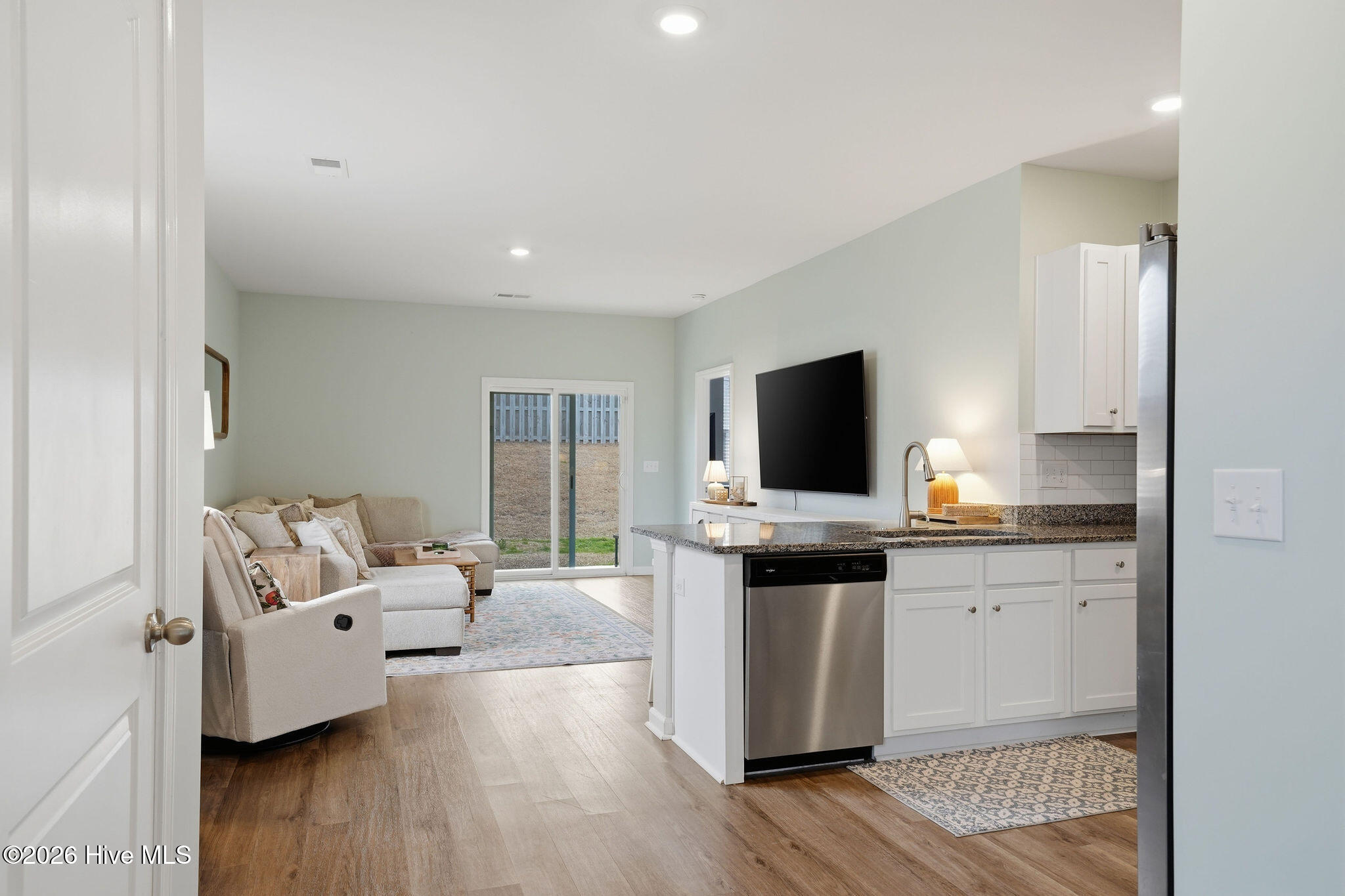 100560678 | Photo 10