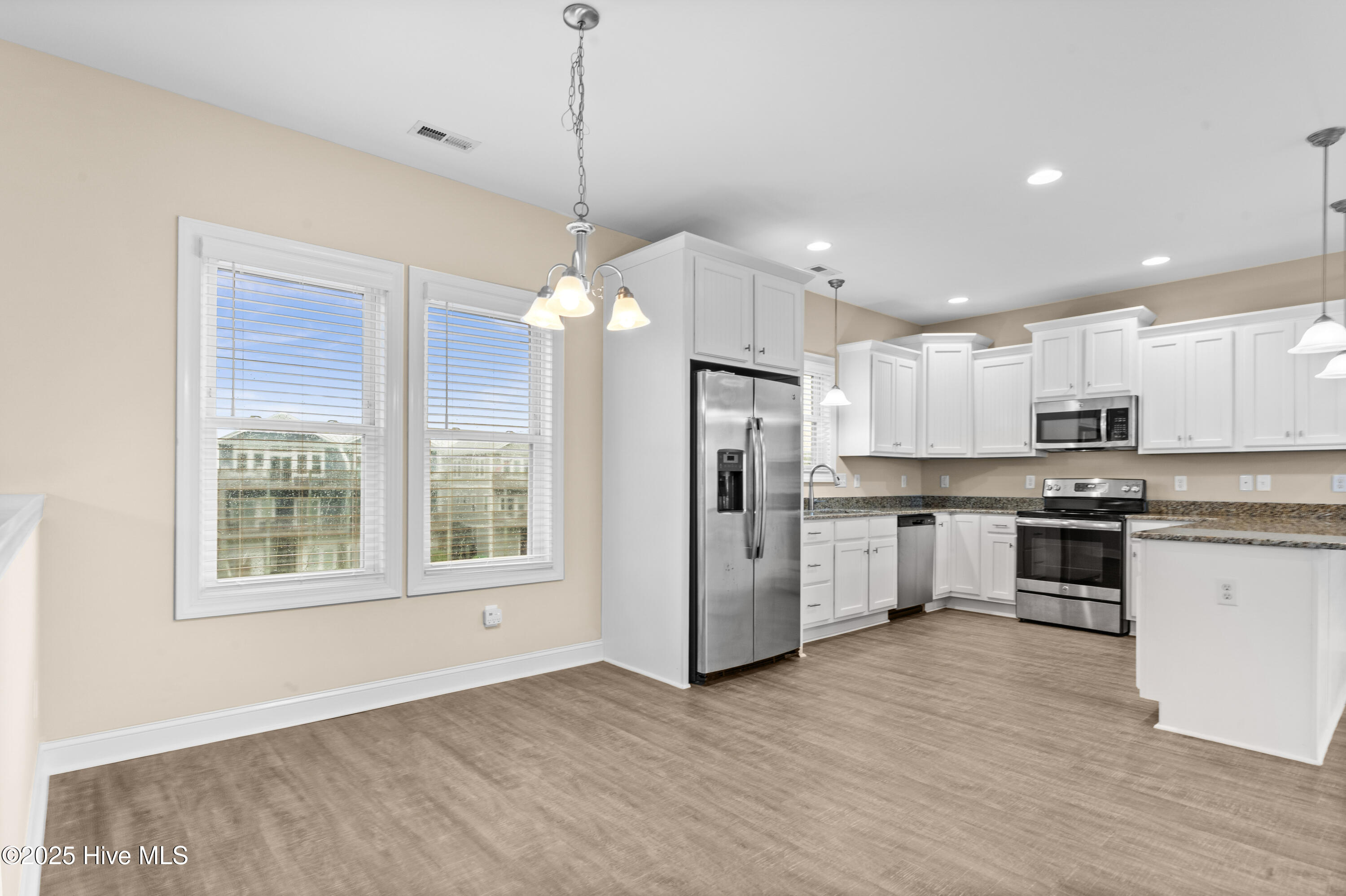 100522807 | Photo 39