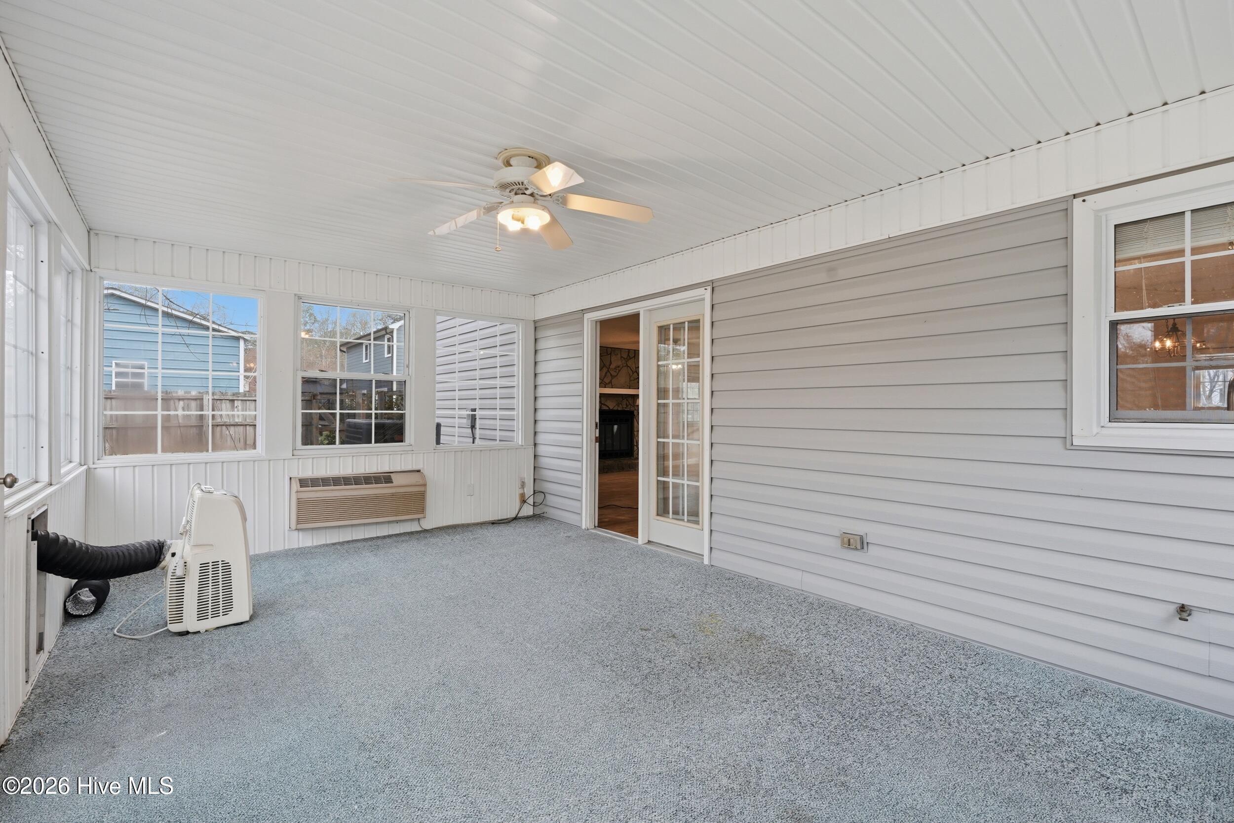 100559462 | Photo 21