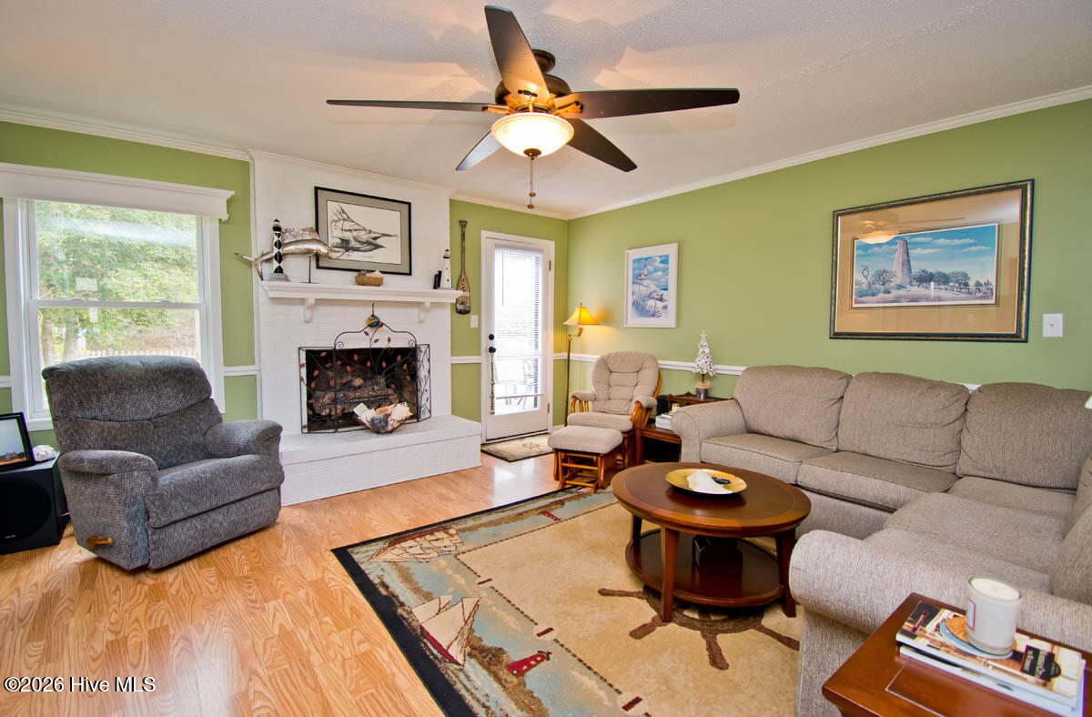 915 Sunset Boulevard,Newport
