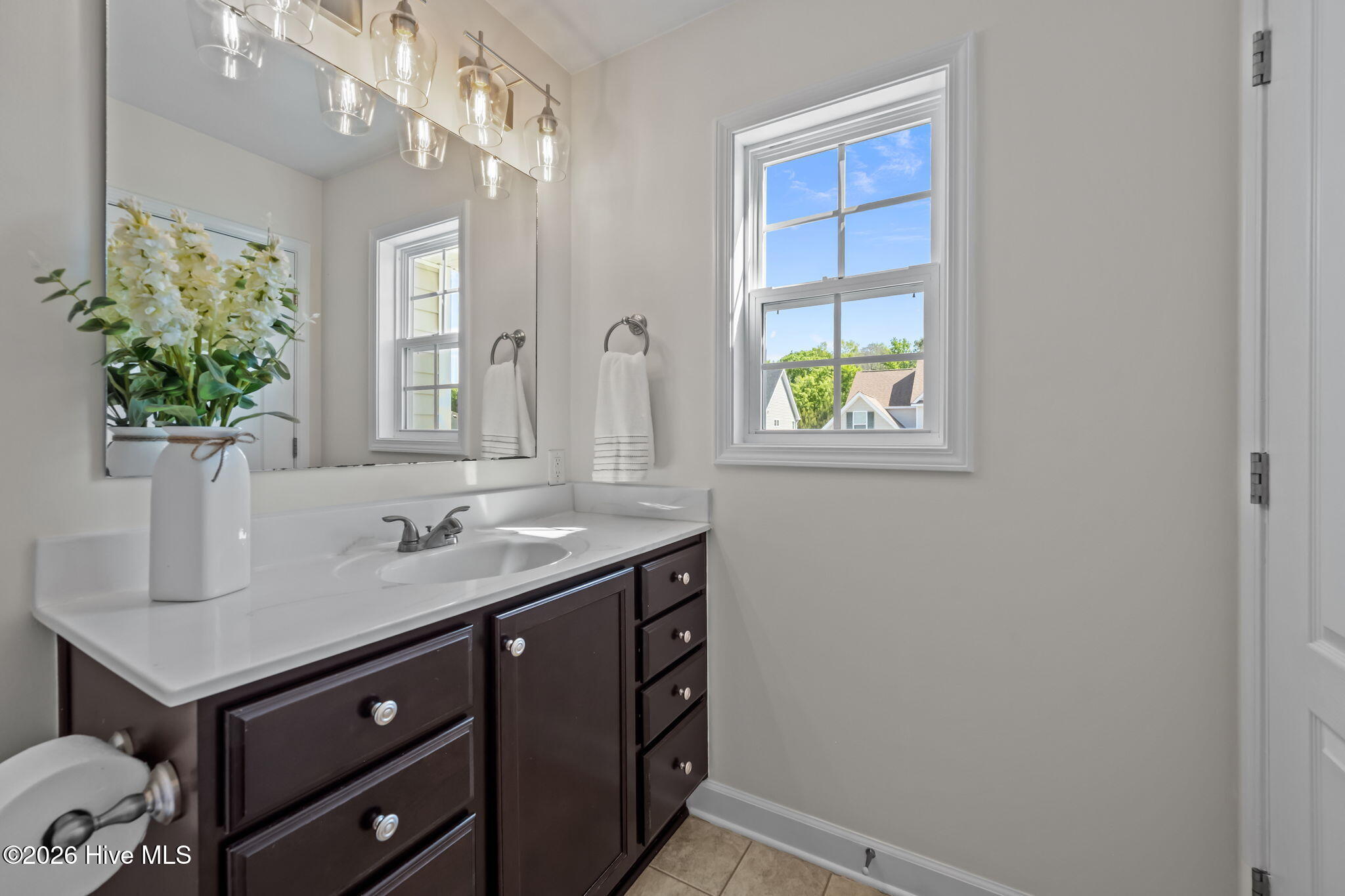 100570344 | Photo 26