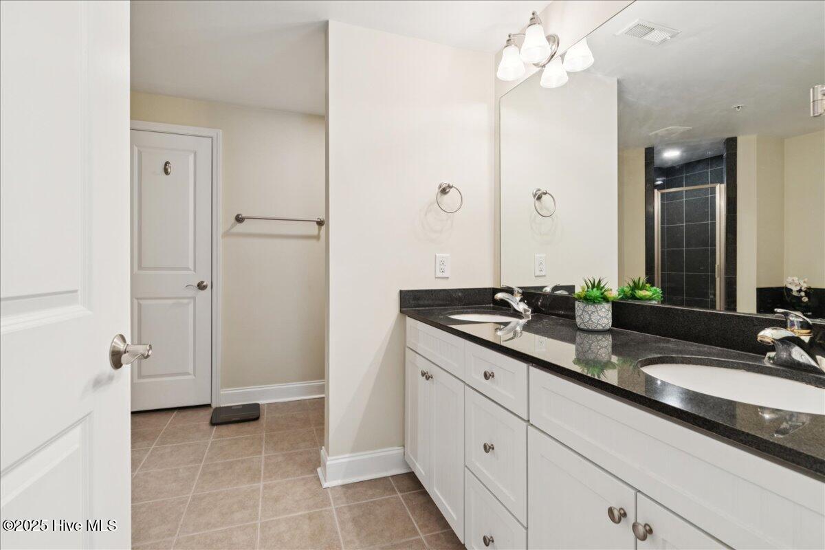 100553393 | Photo 36