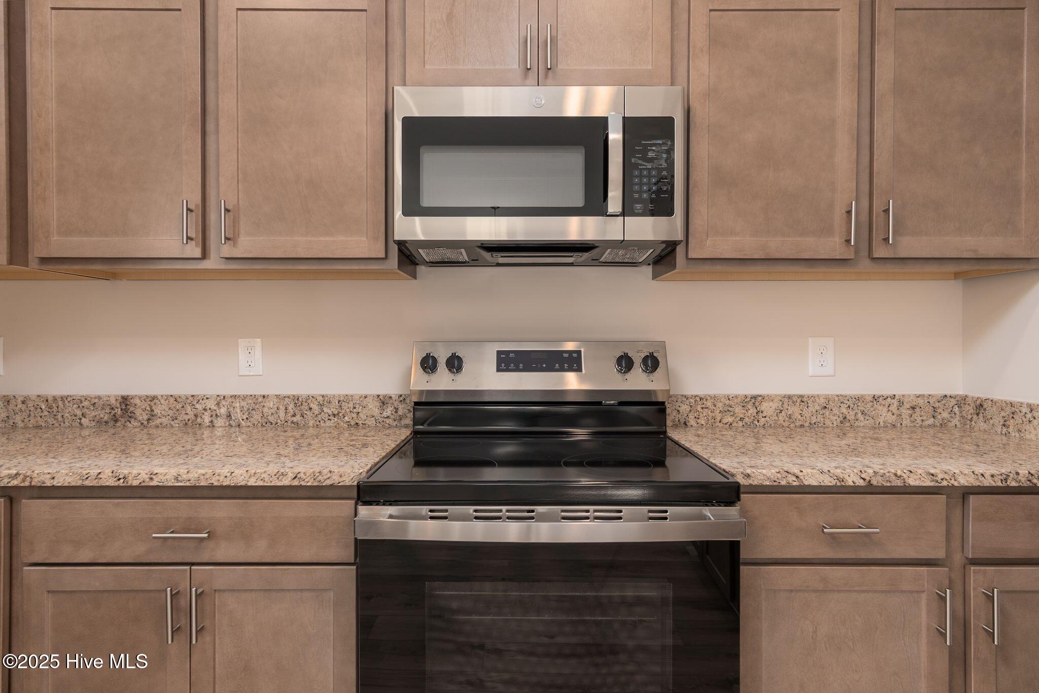 100531004 | Photo 23