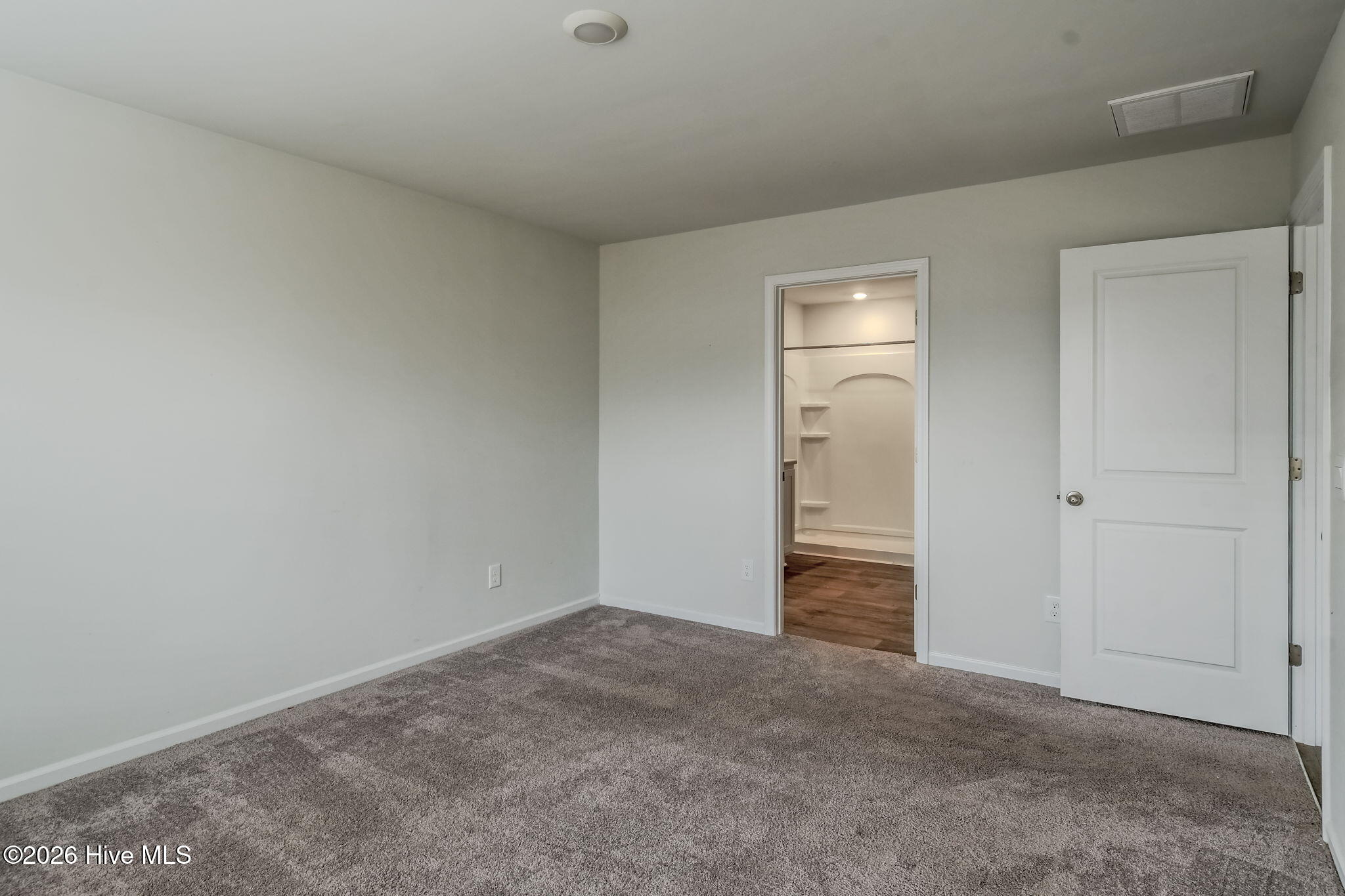 100552347 | Photo 15