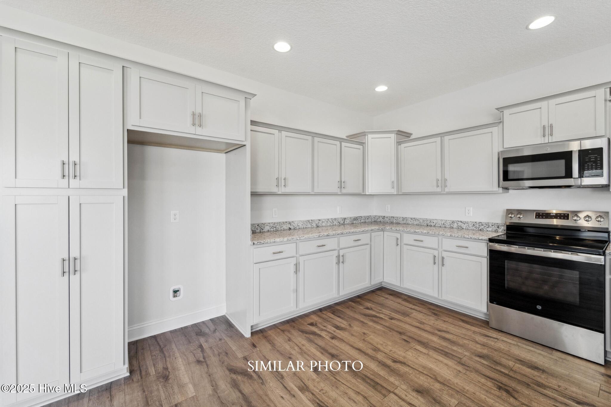 205 Windsor Run Boulevard, Jacksonville, NC 28546 – photo 19: SIMILAR PHOTO 21 (5)