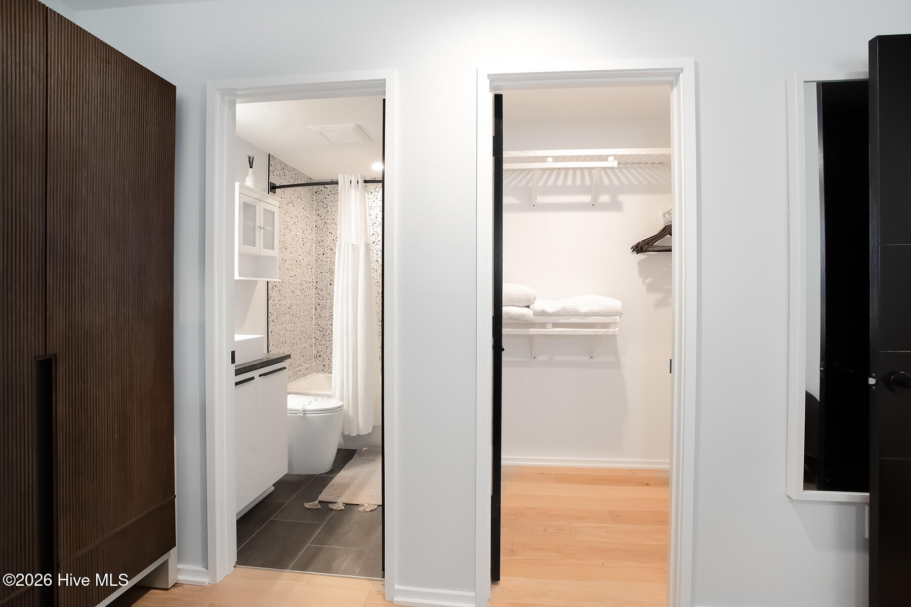 100560077 | Photo 29