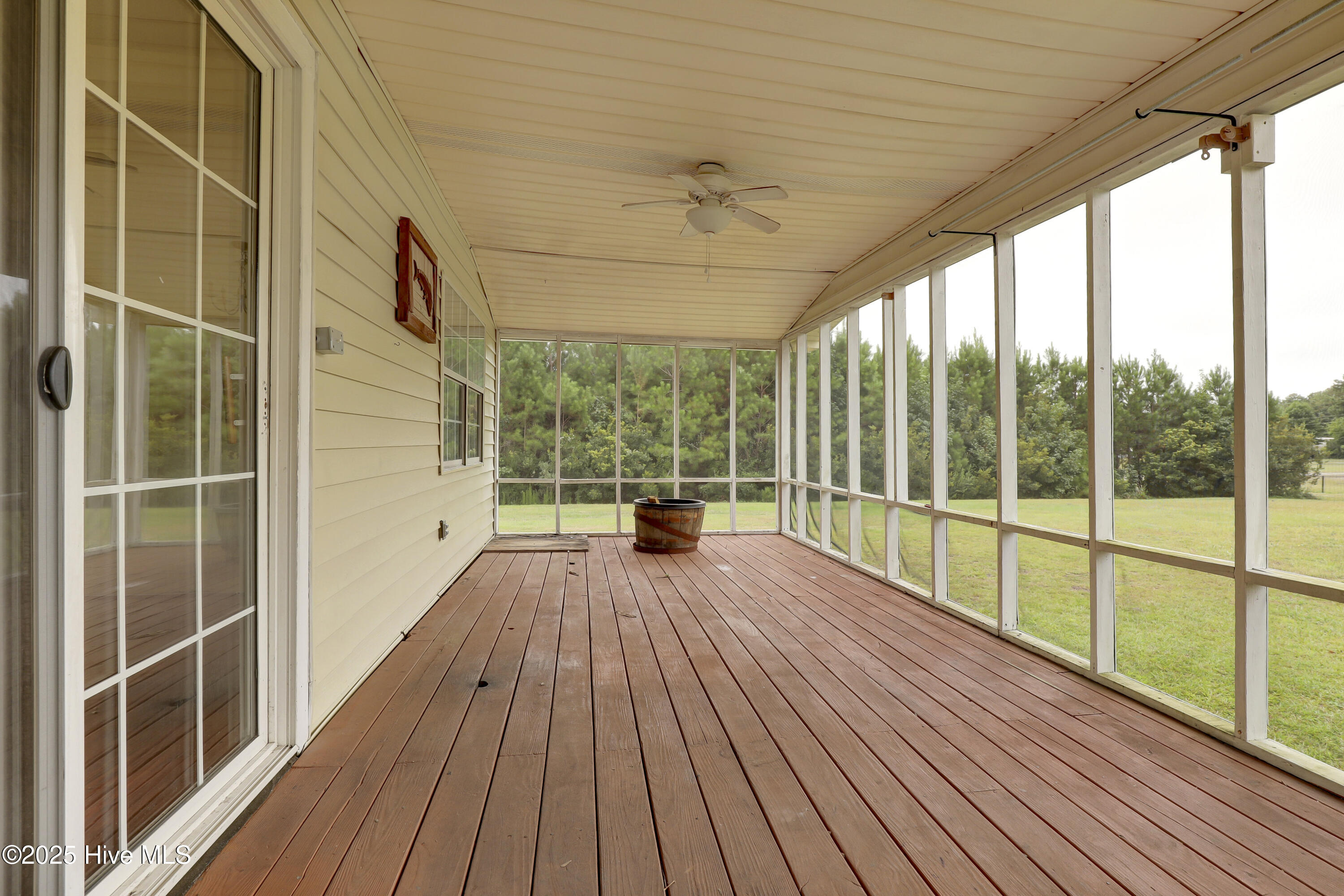 100567322 | Photo 31