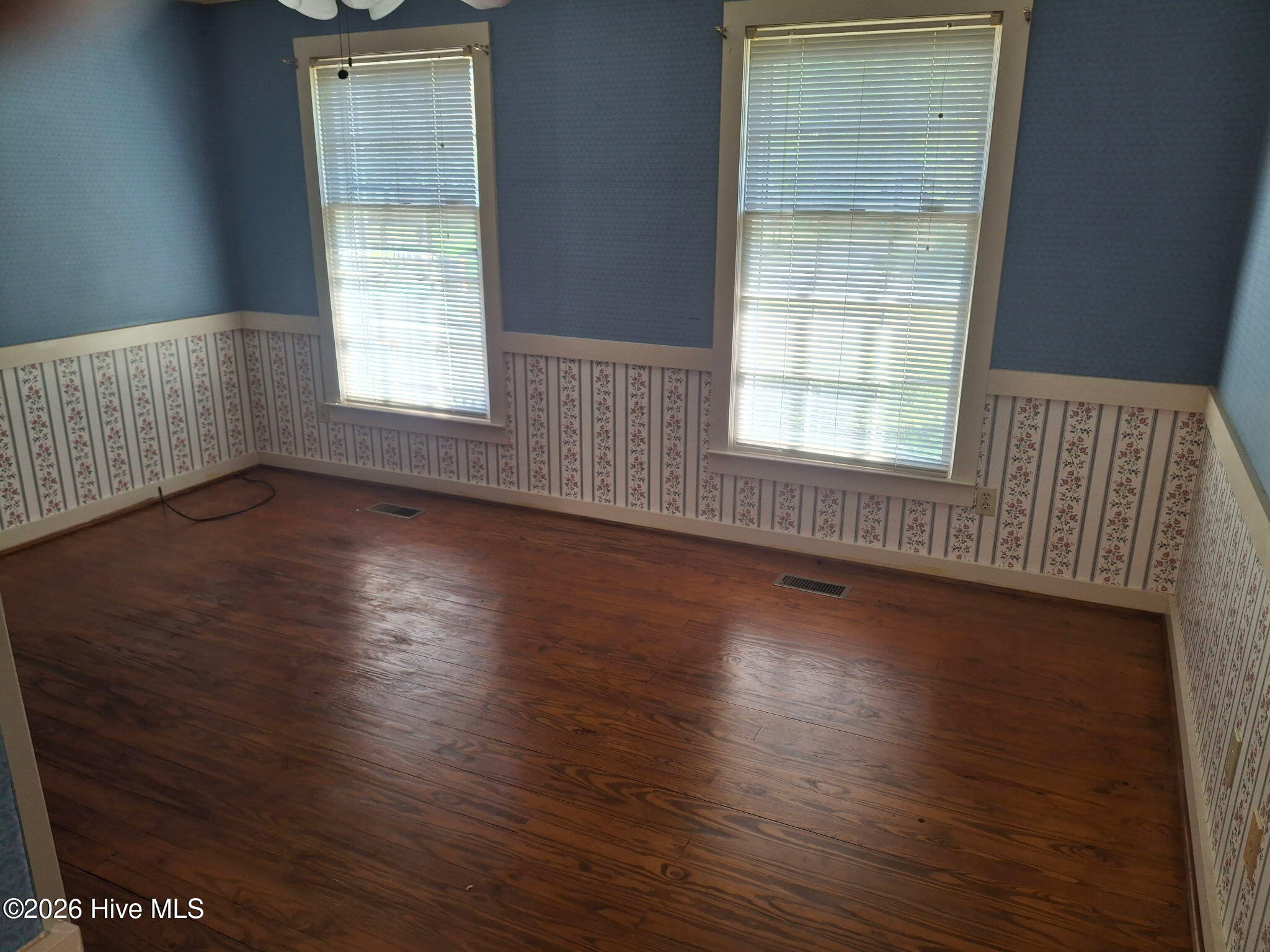 100559129 | Photo 12