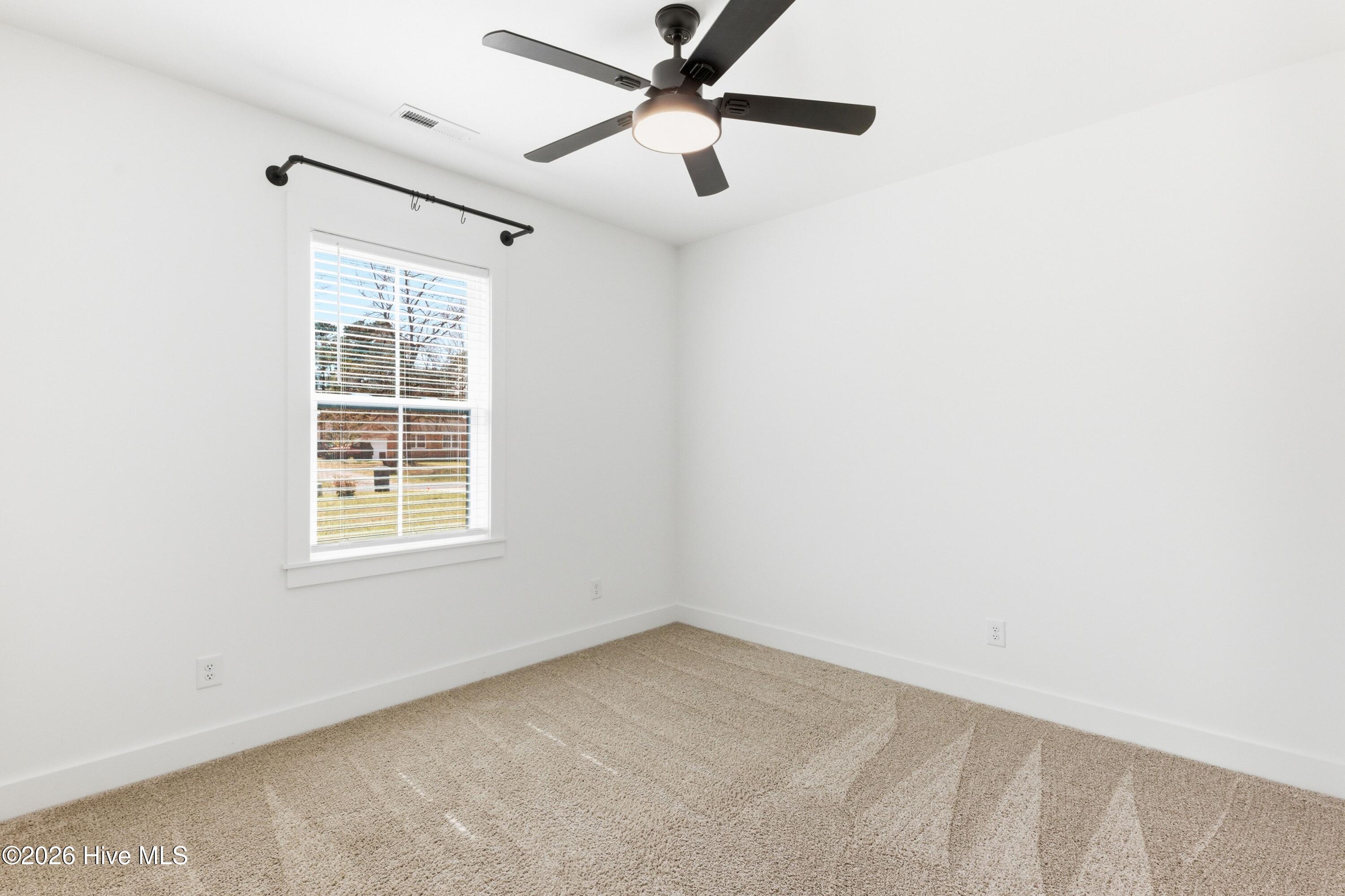 100561683 | Photo 23