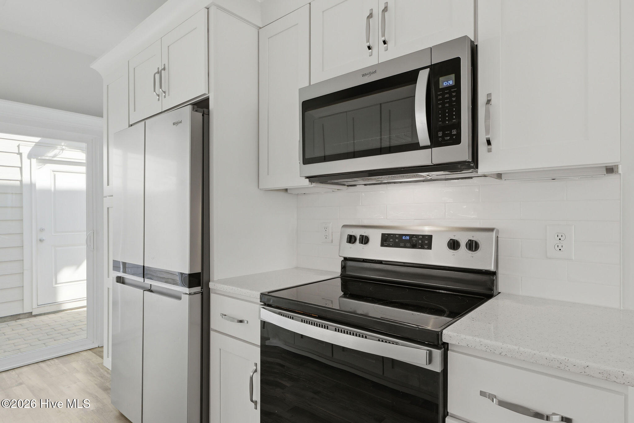 100569127 | Photo 12