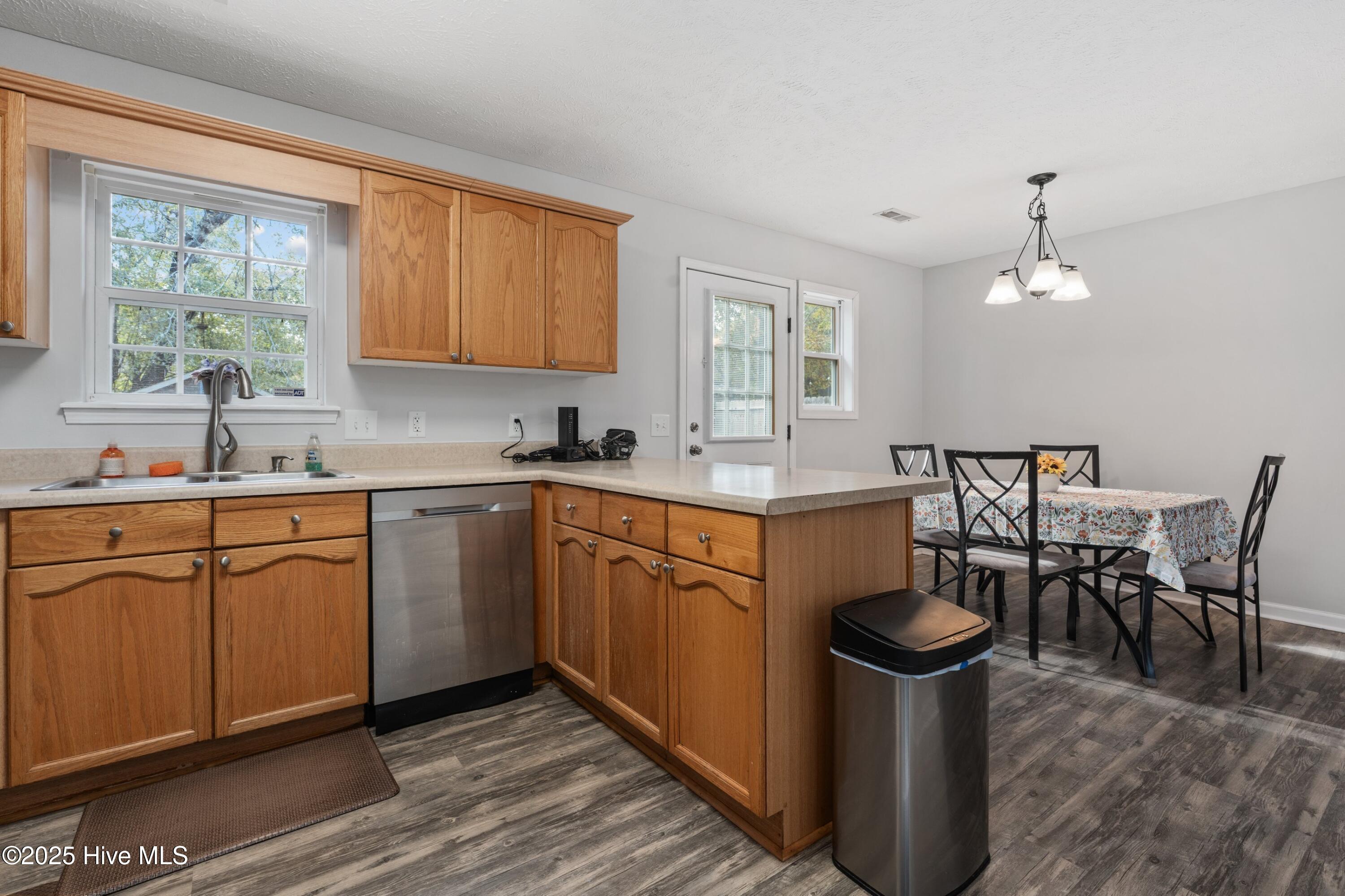 100542300 | Photo 10