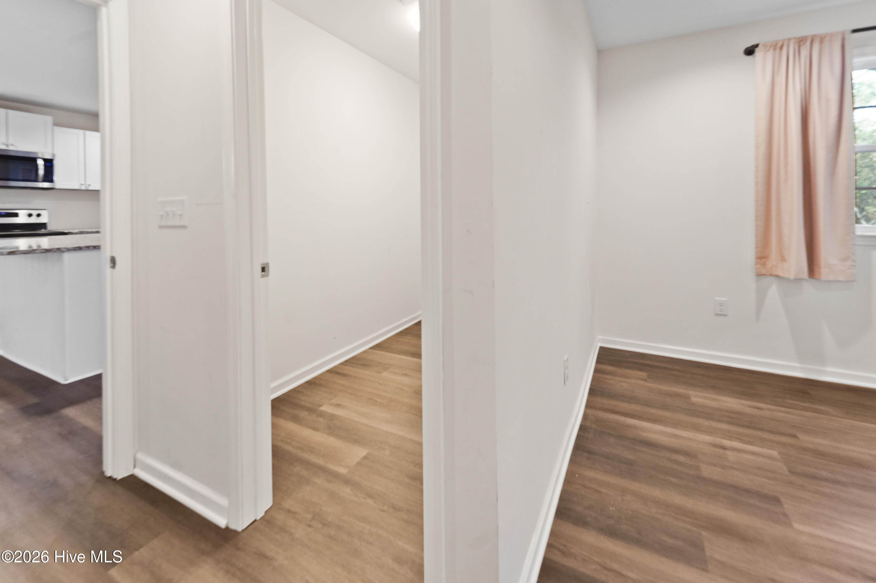 100548487 | Photo 25