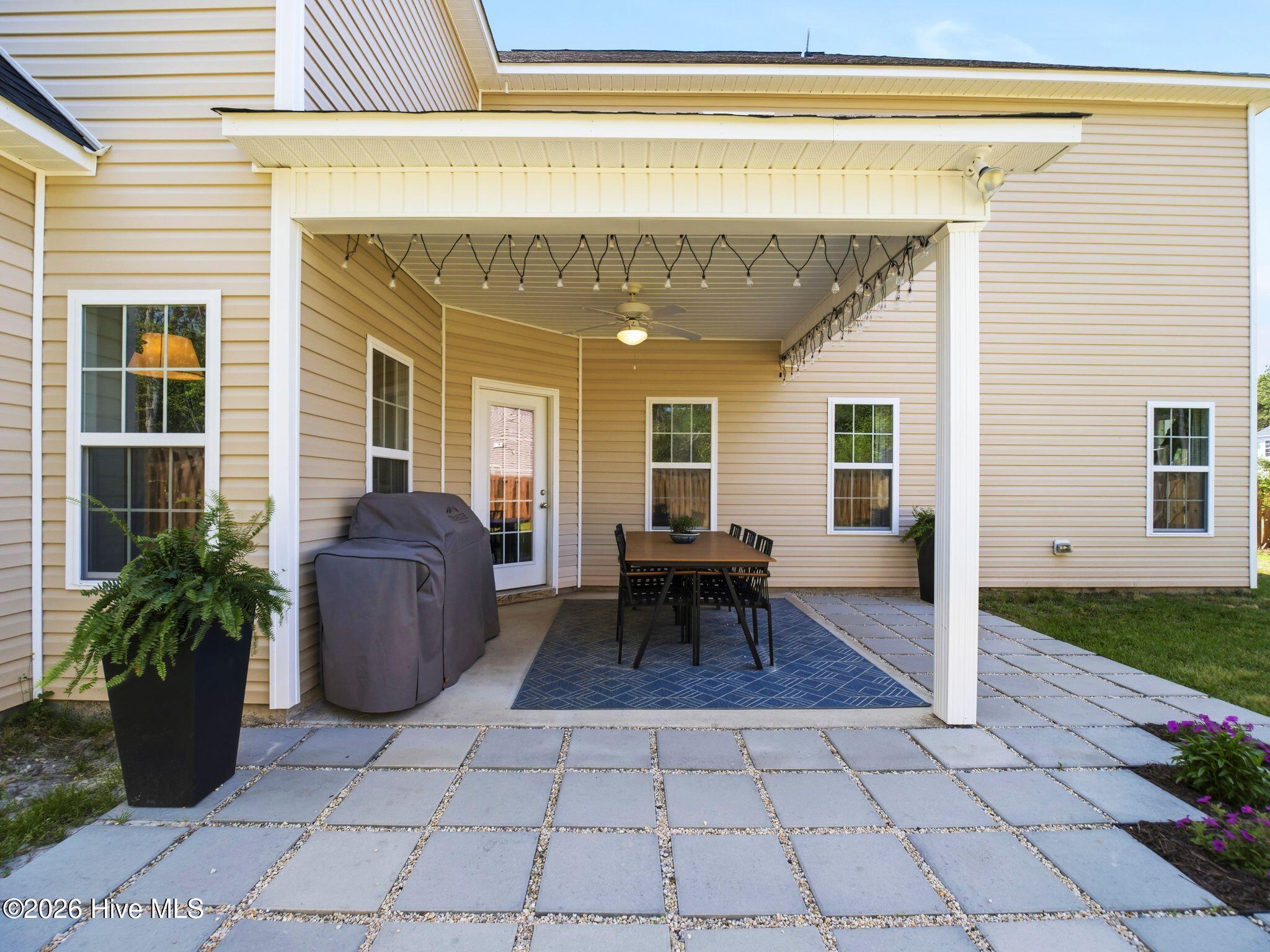 100569153 | Photo 46