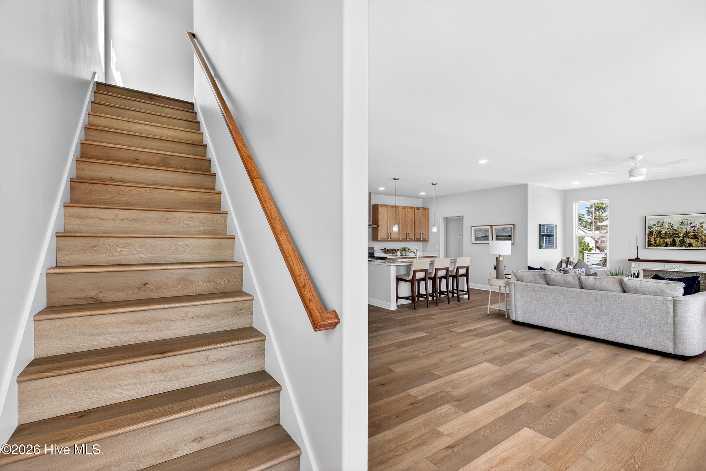 100559687 | Photo 22