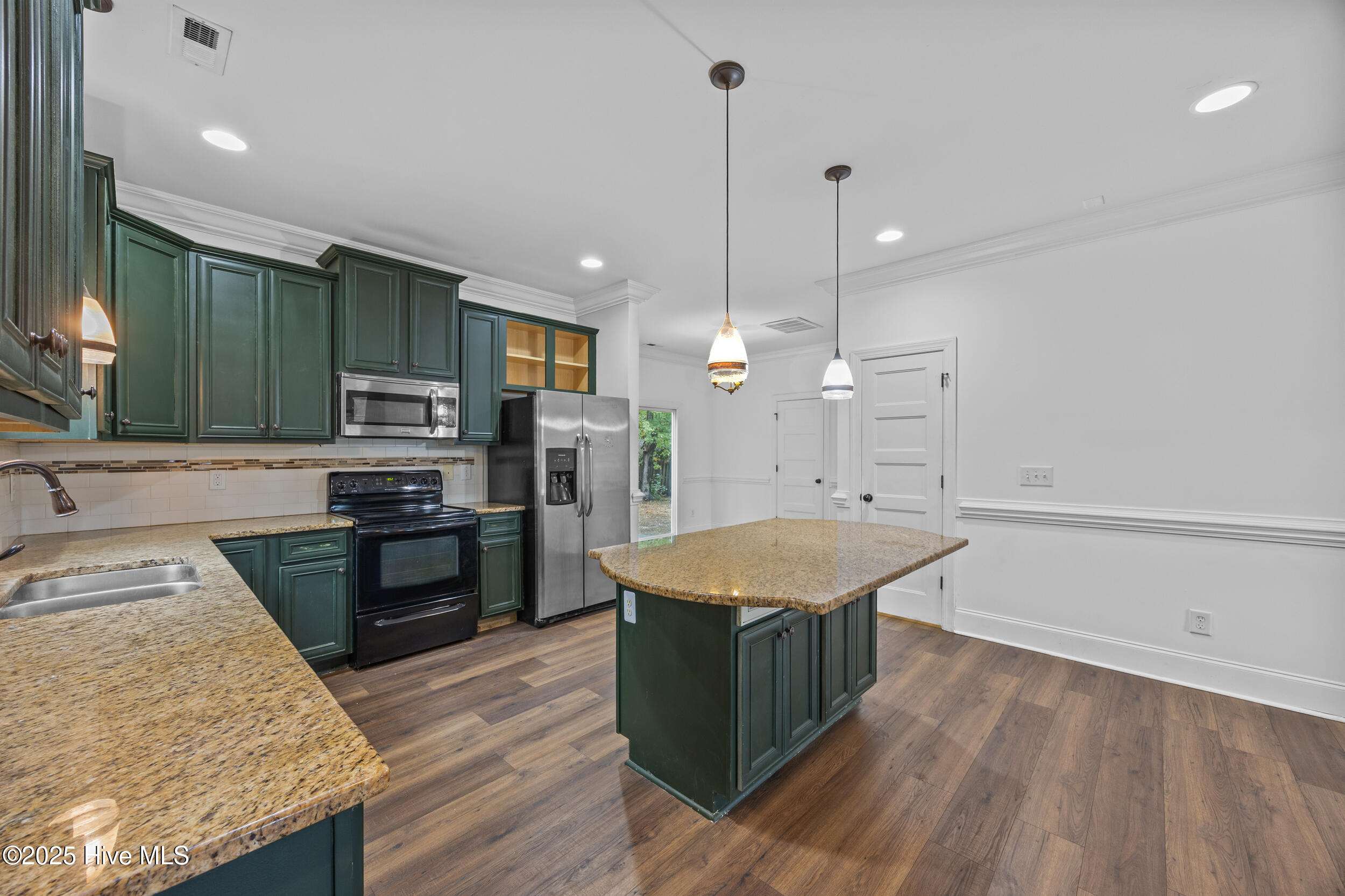 100538998 | Photo 16