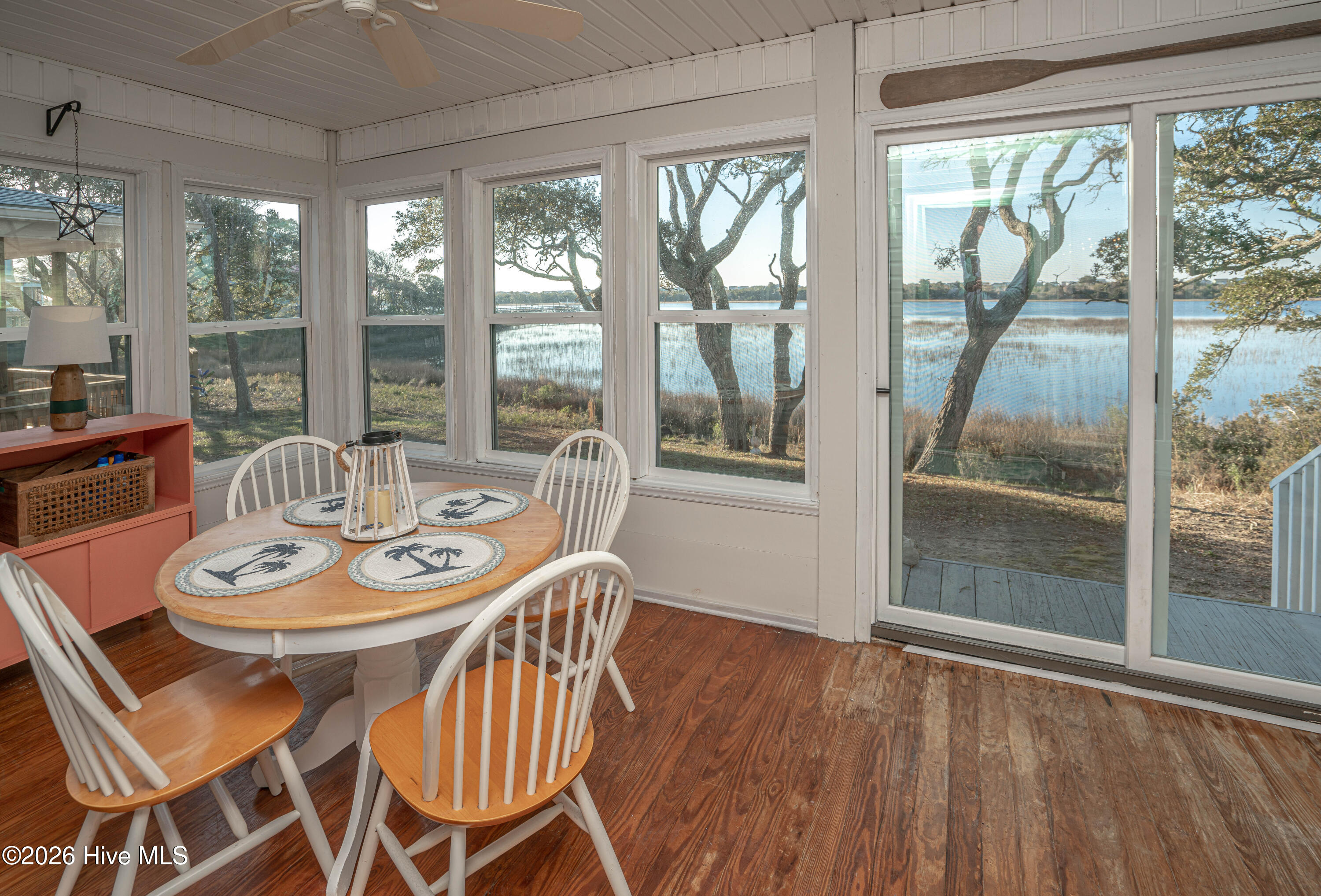 100561840 | Photo 25