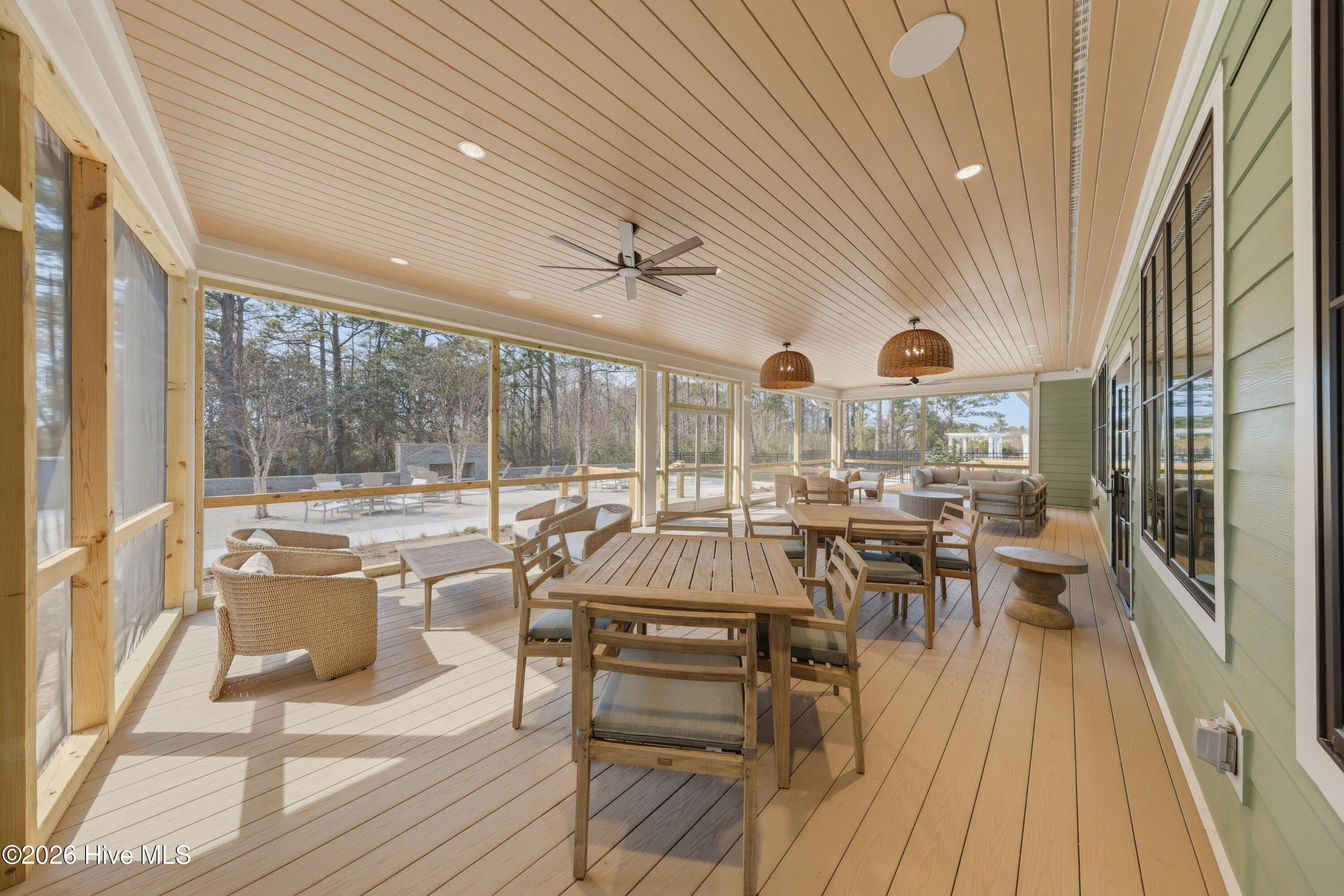 100569190 | Photo 87