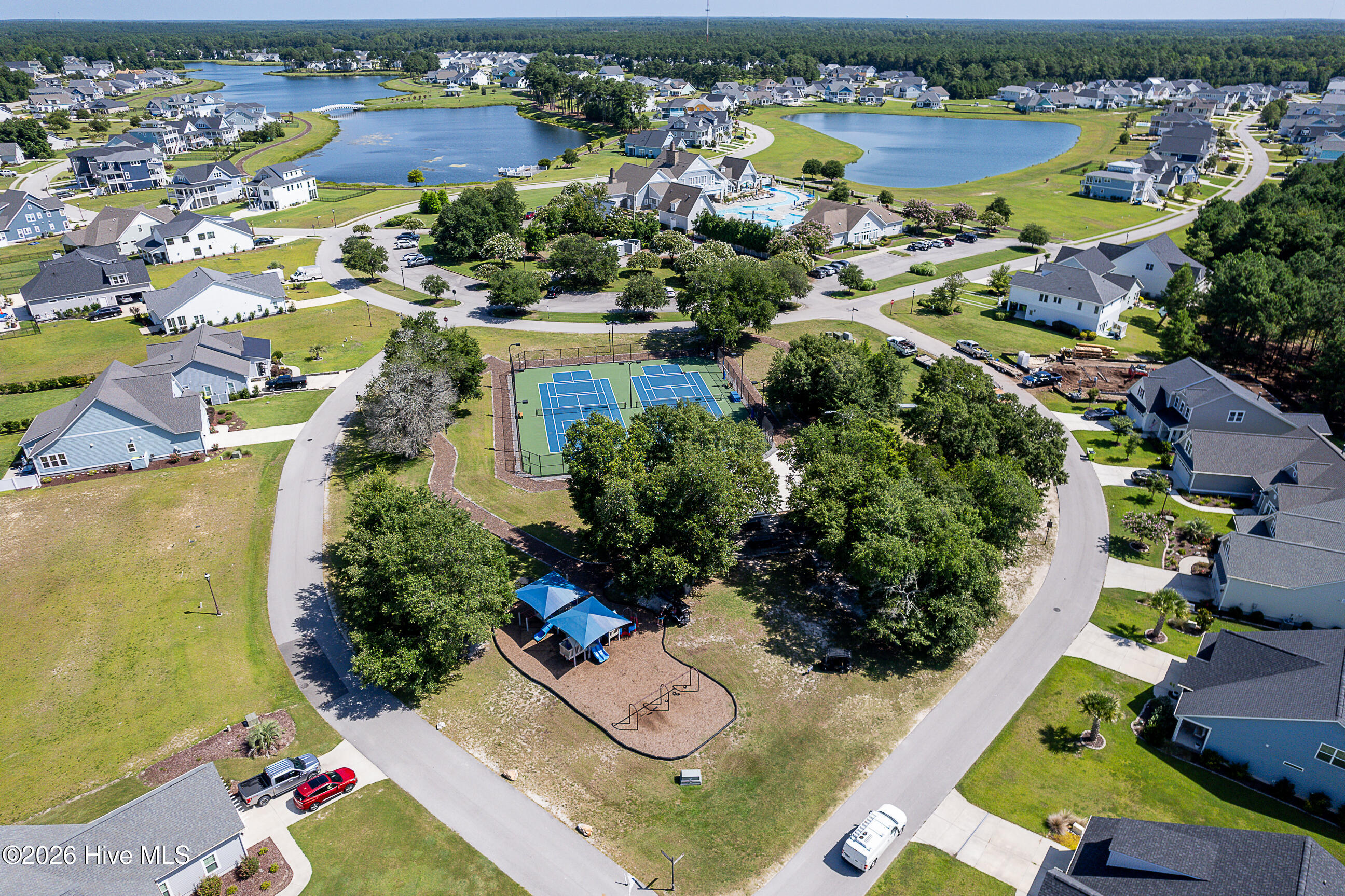 100560315 | Photo 36