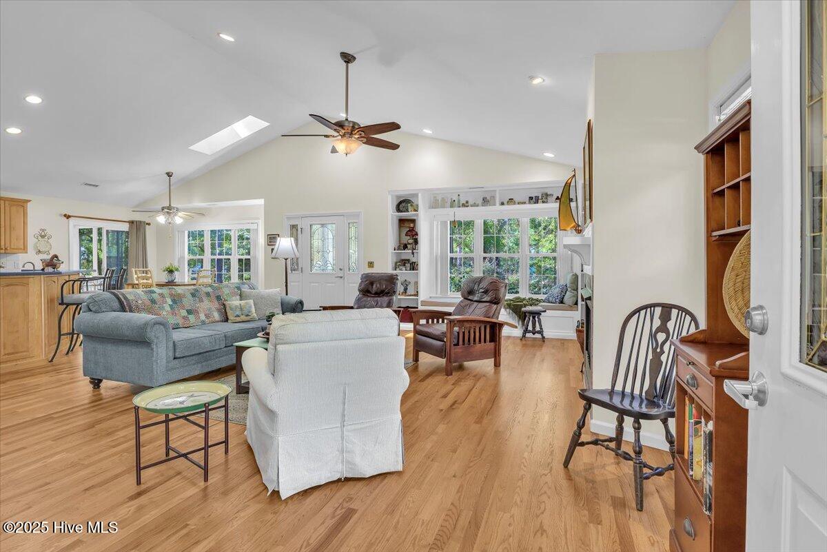 100536639 | Photo 15