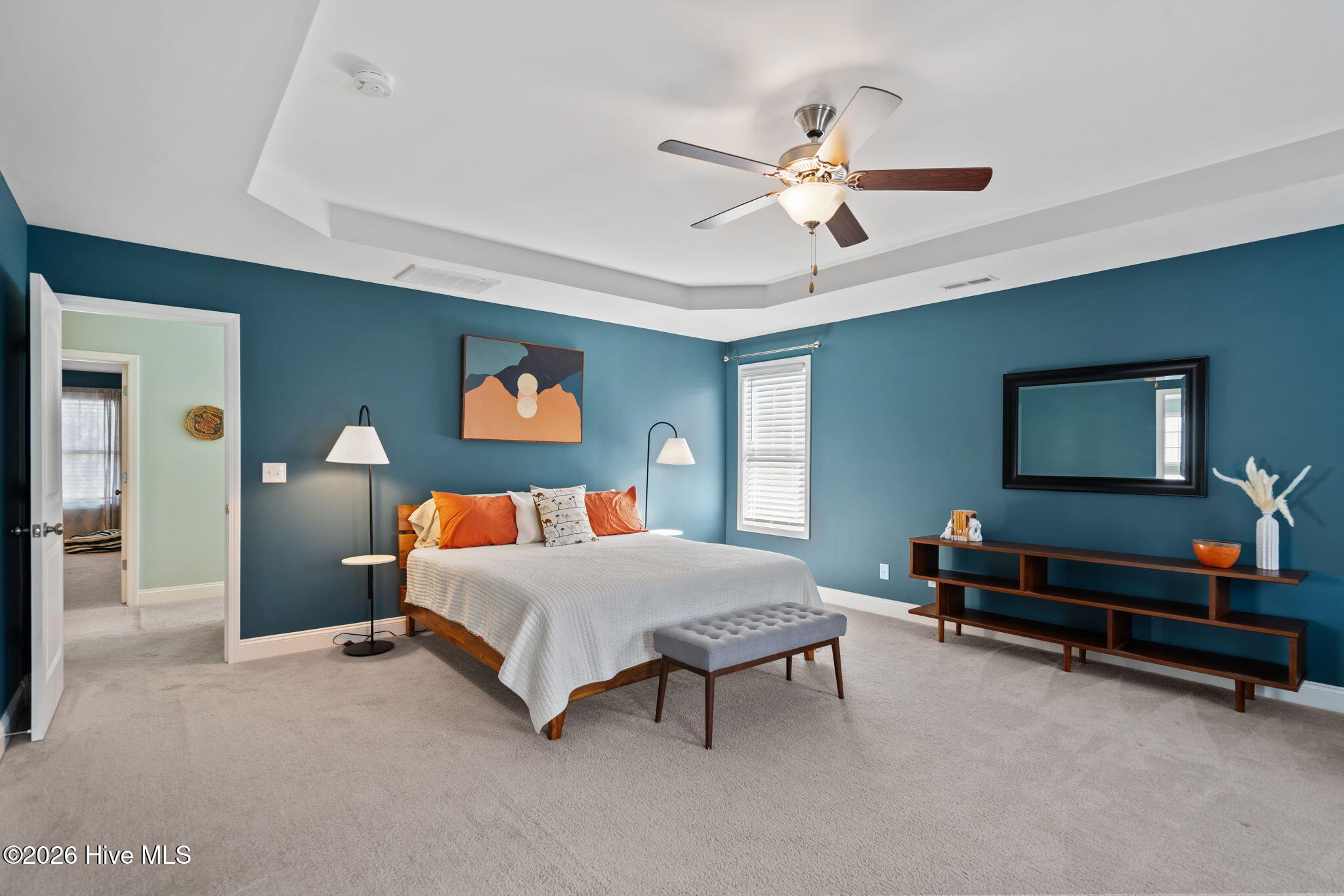 100562615 | Photo 24