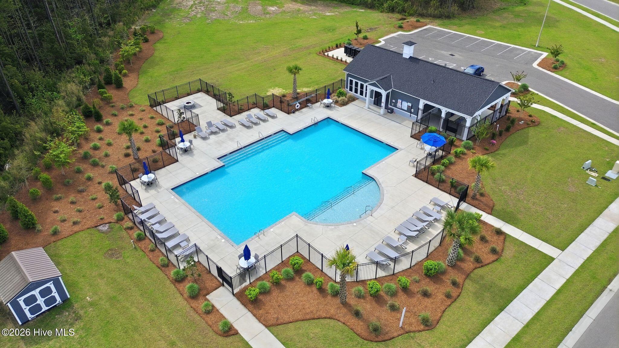 100565300 | Photo 35