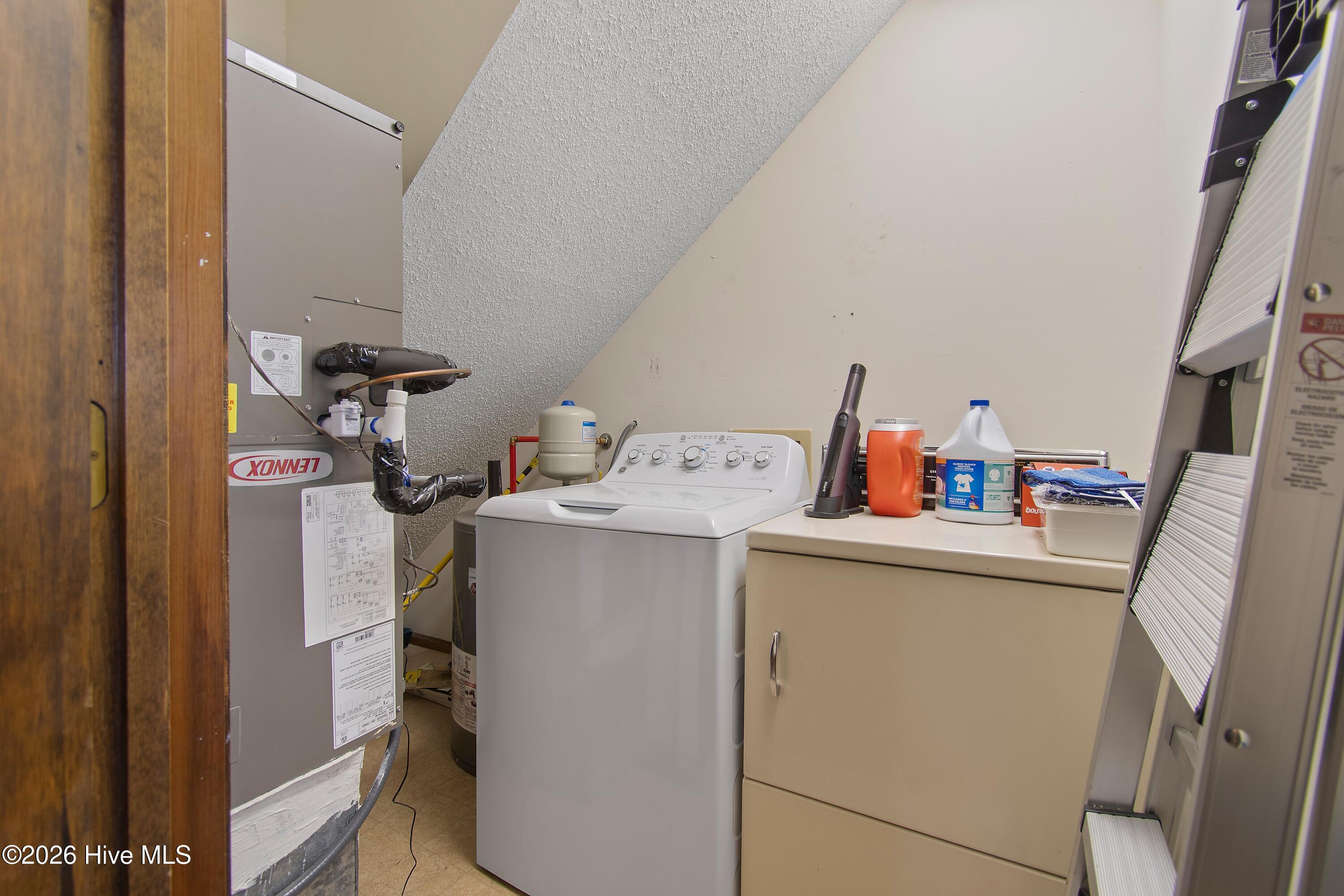 100561572 | Photo 30