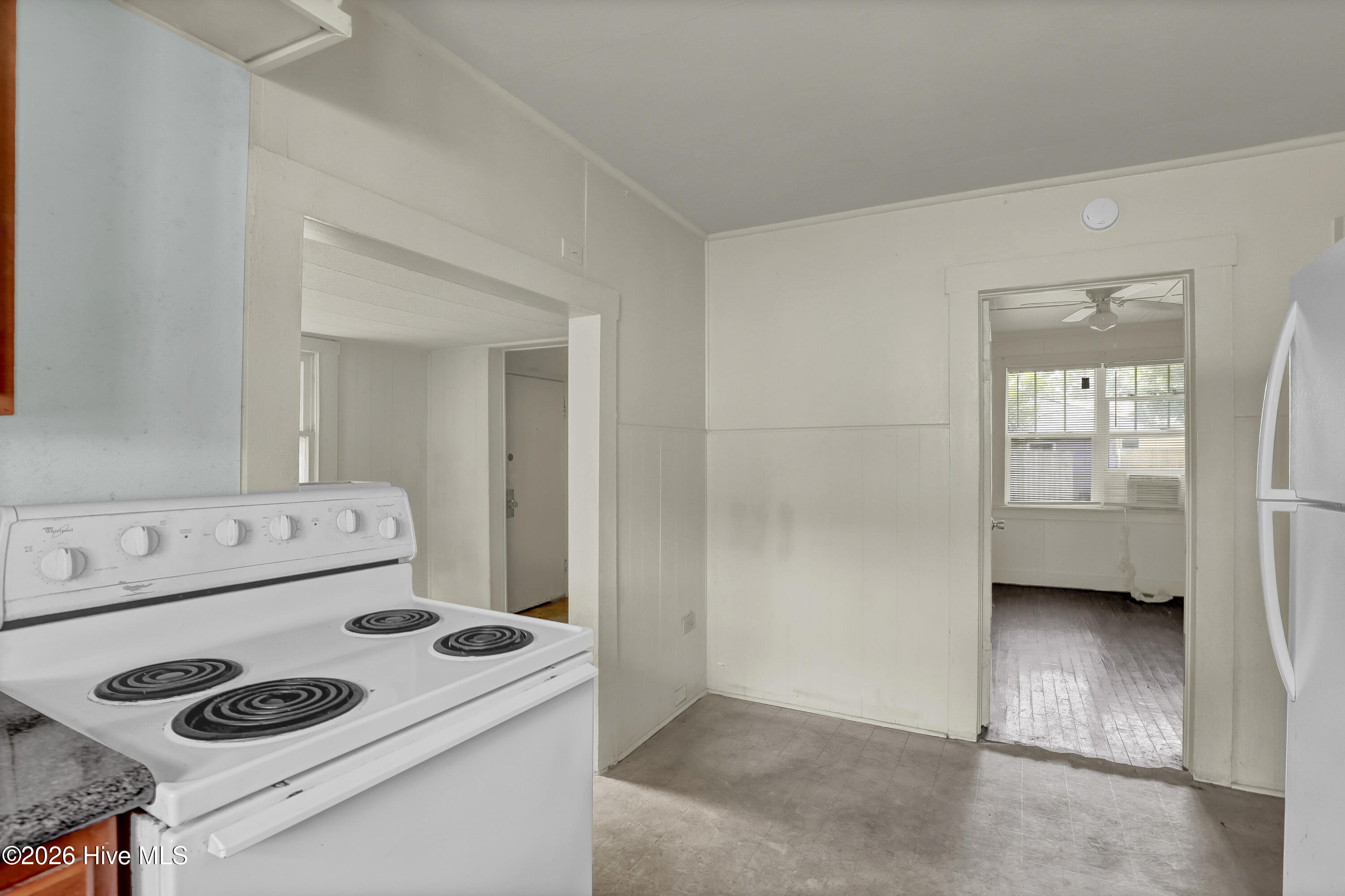 100558048 | Photo 12