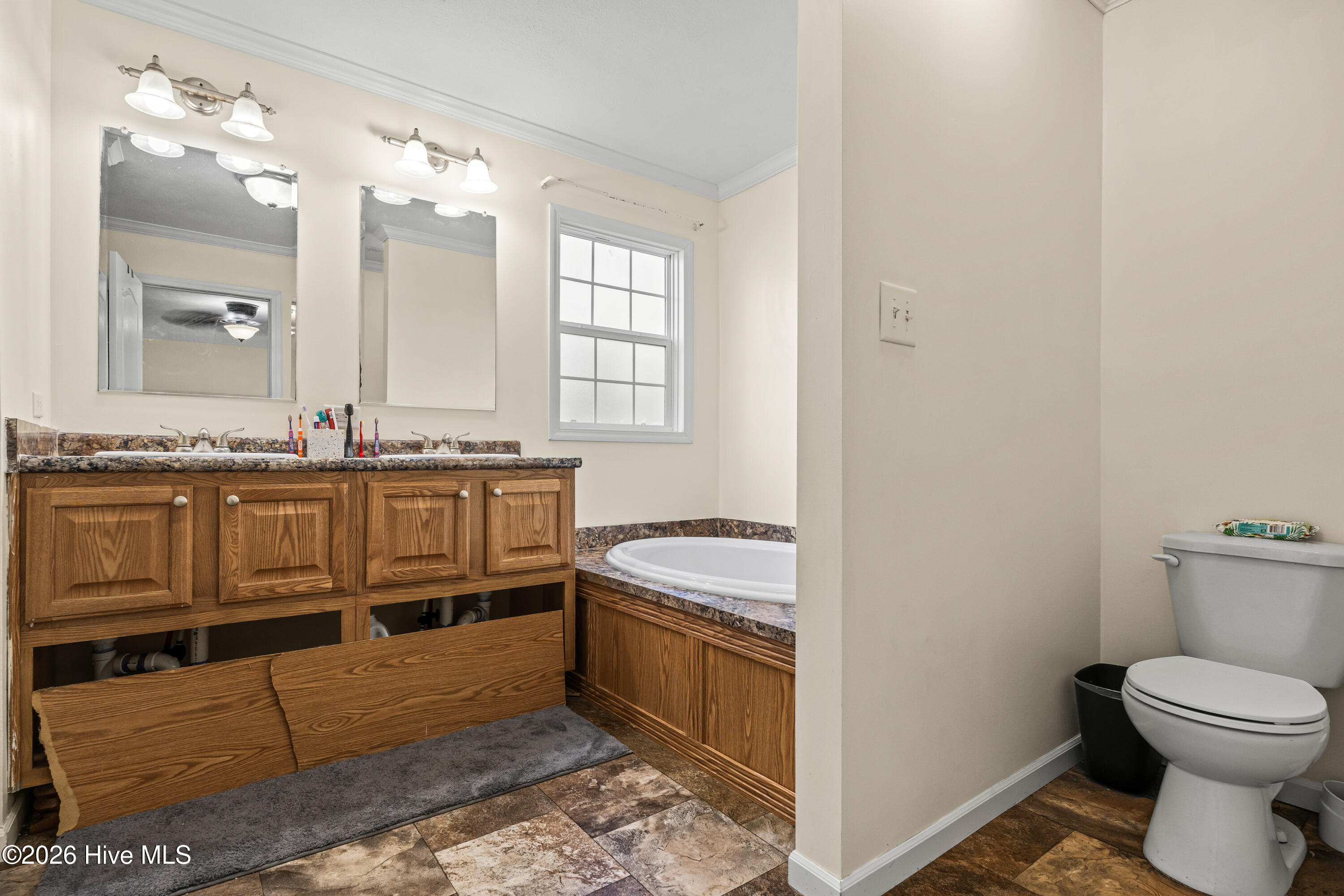 100561552 | Photo 13