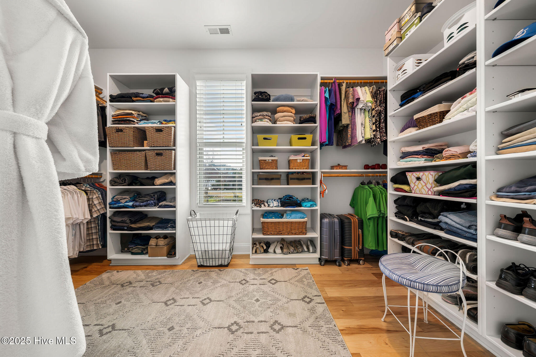 100547270 | Photo 34