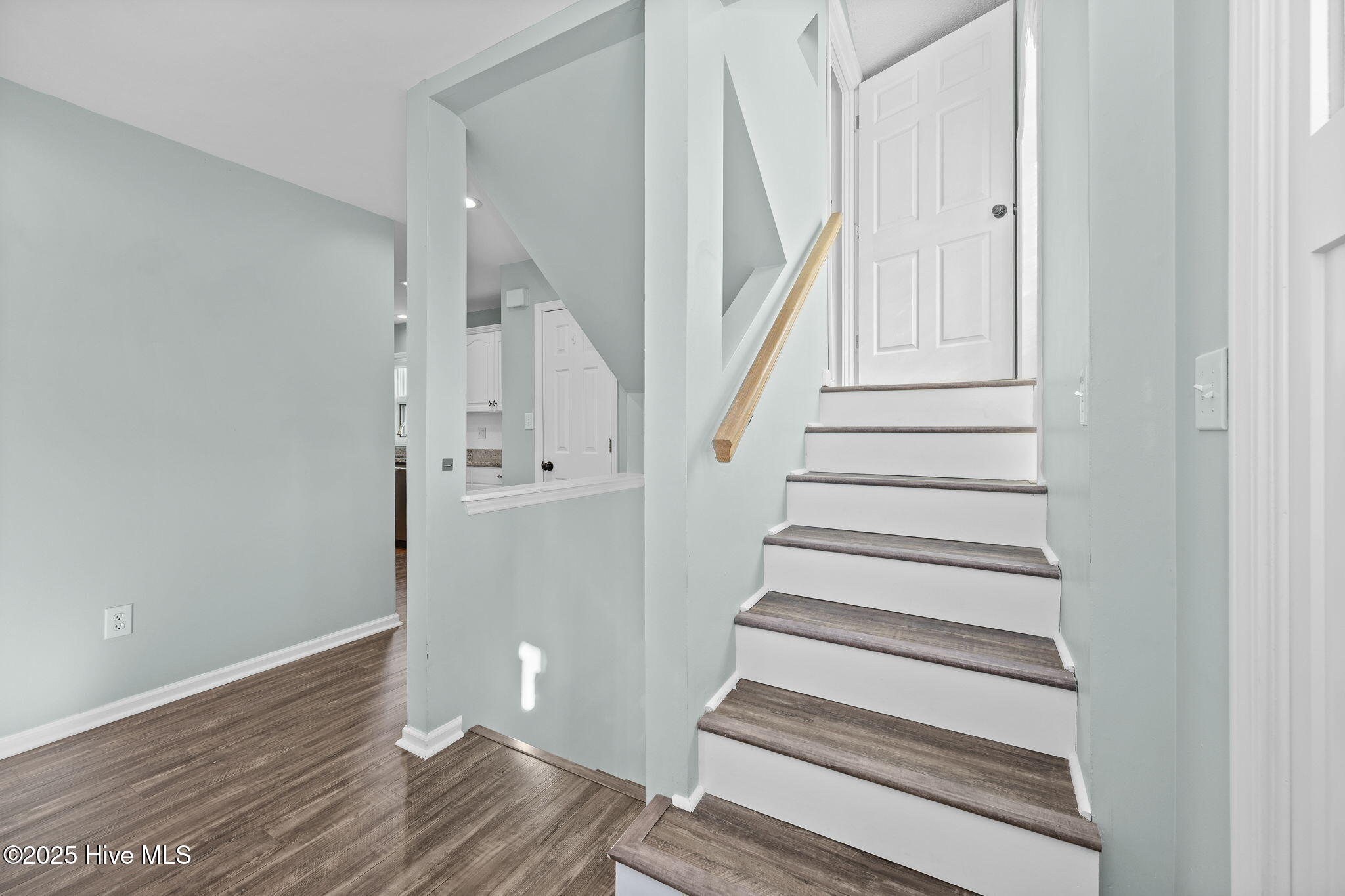 100542454 | Photo 36