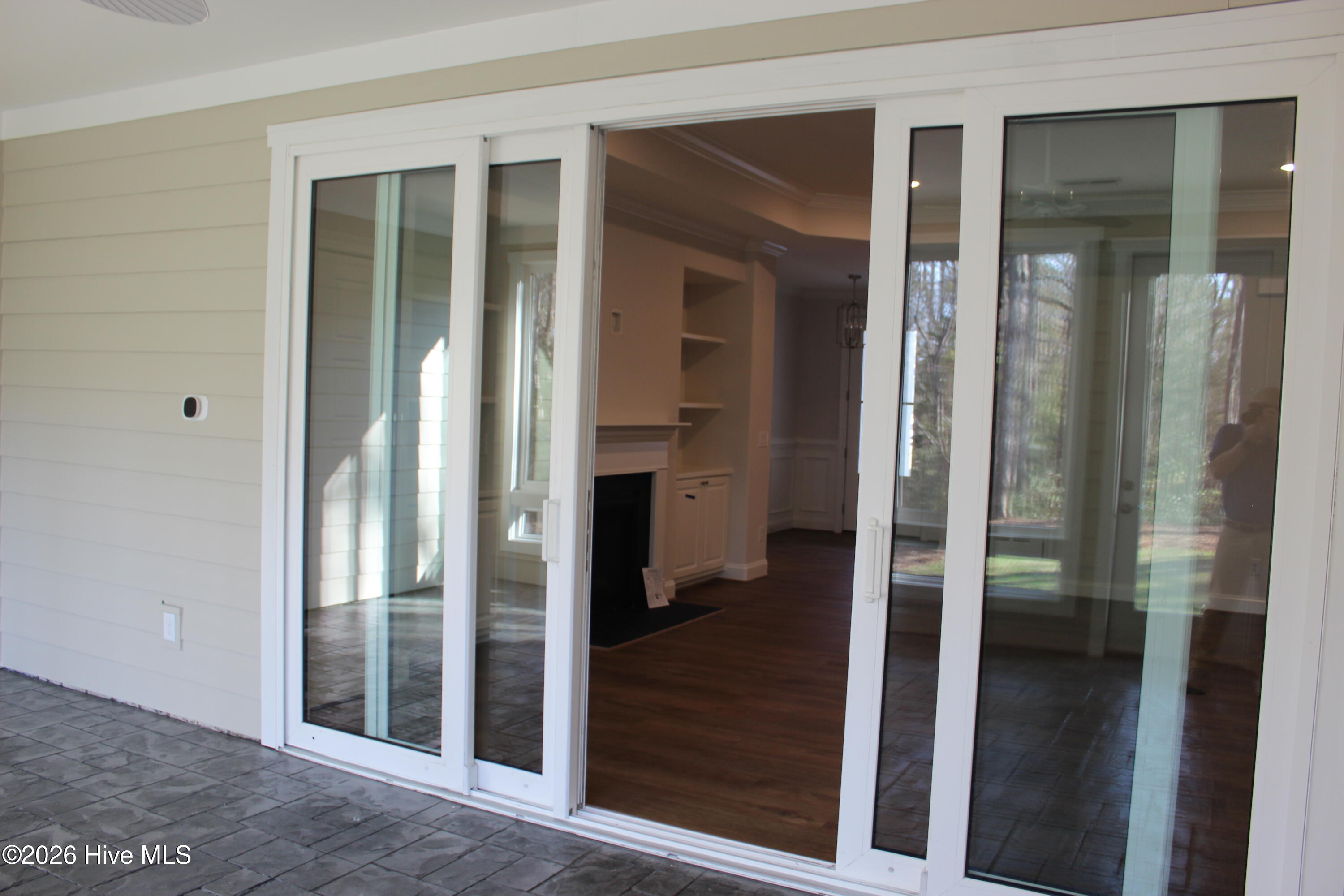 100536128 | Photo 23