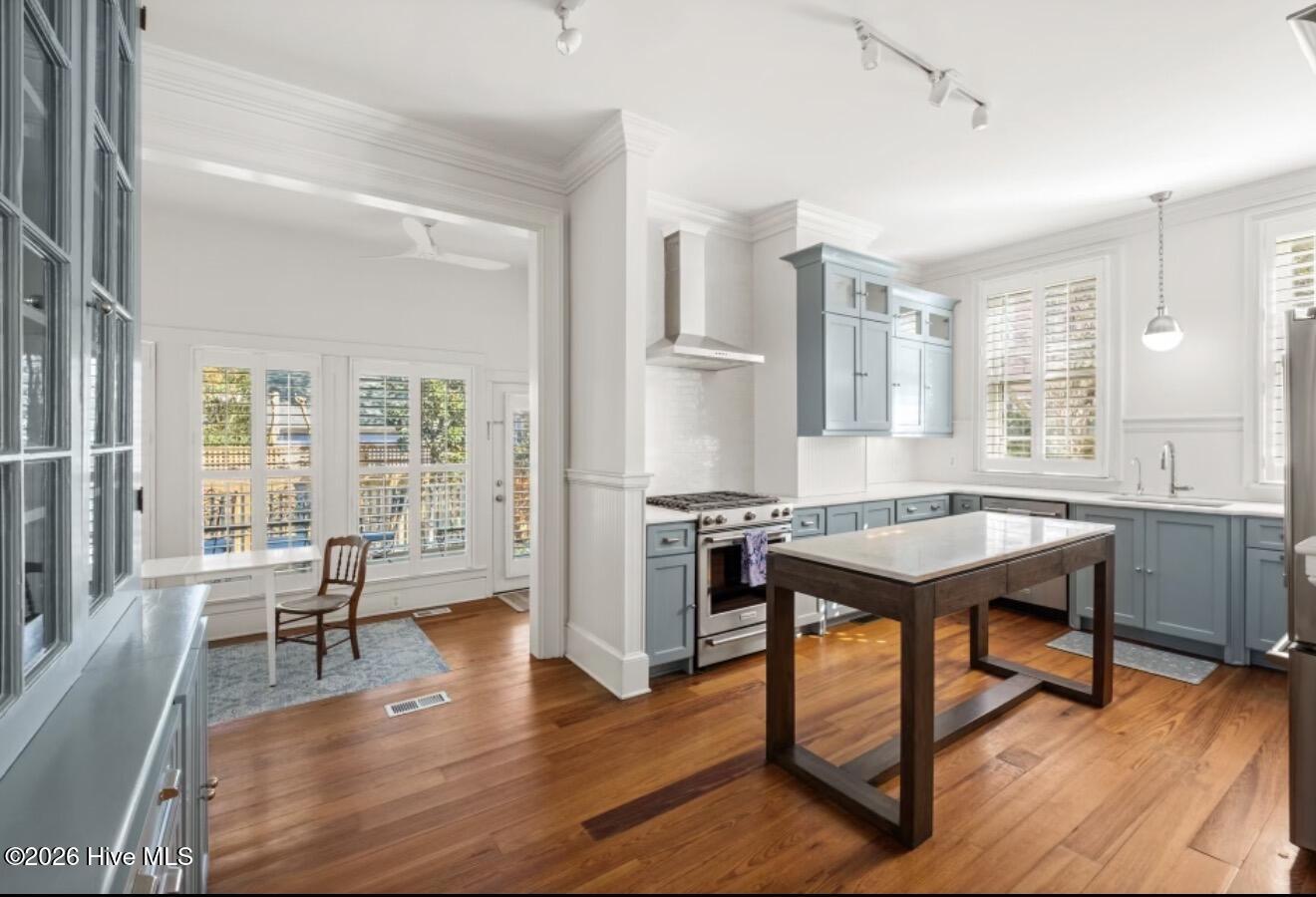 100556093 | Photo 19