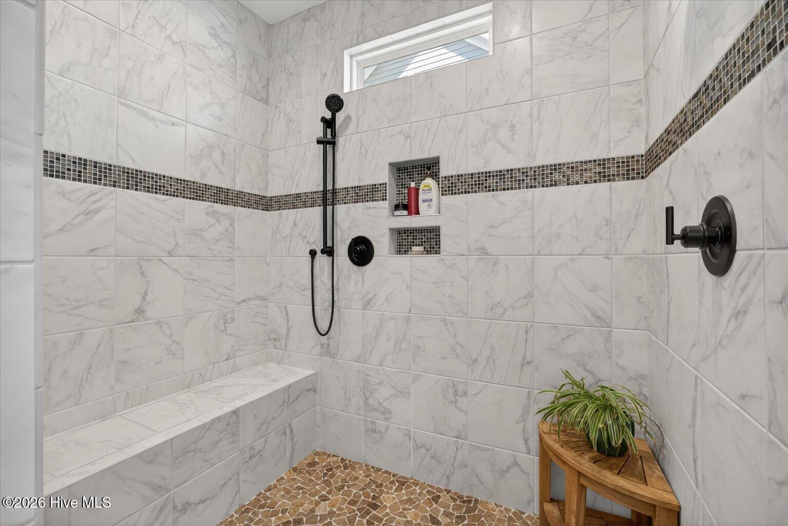 100566266 | Photo 38