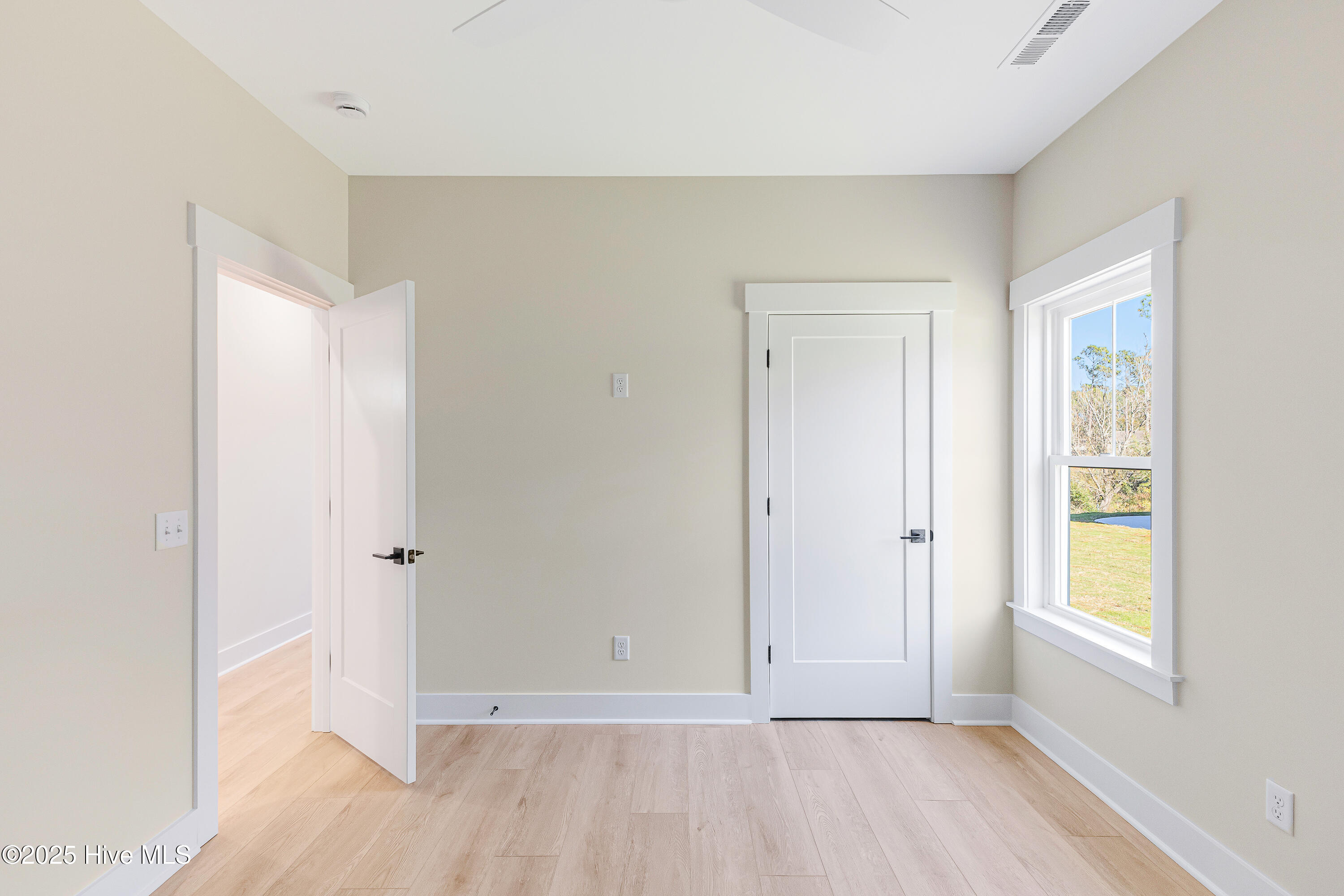 100533069 | Photo 30