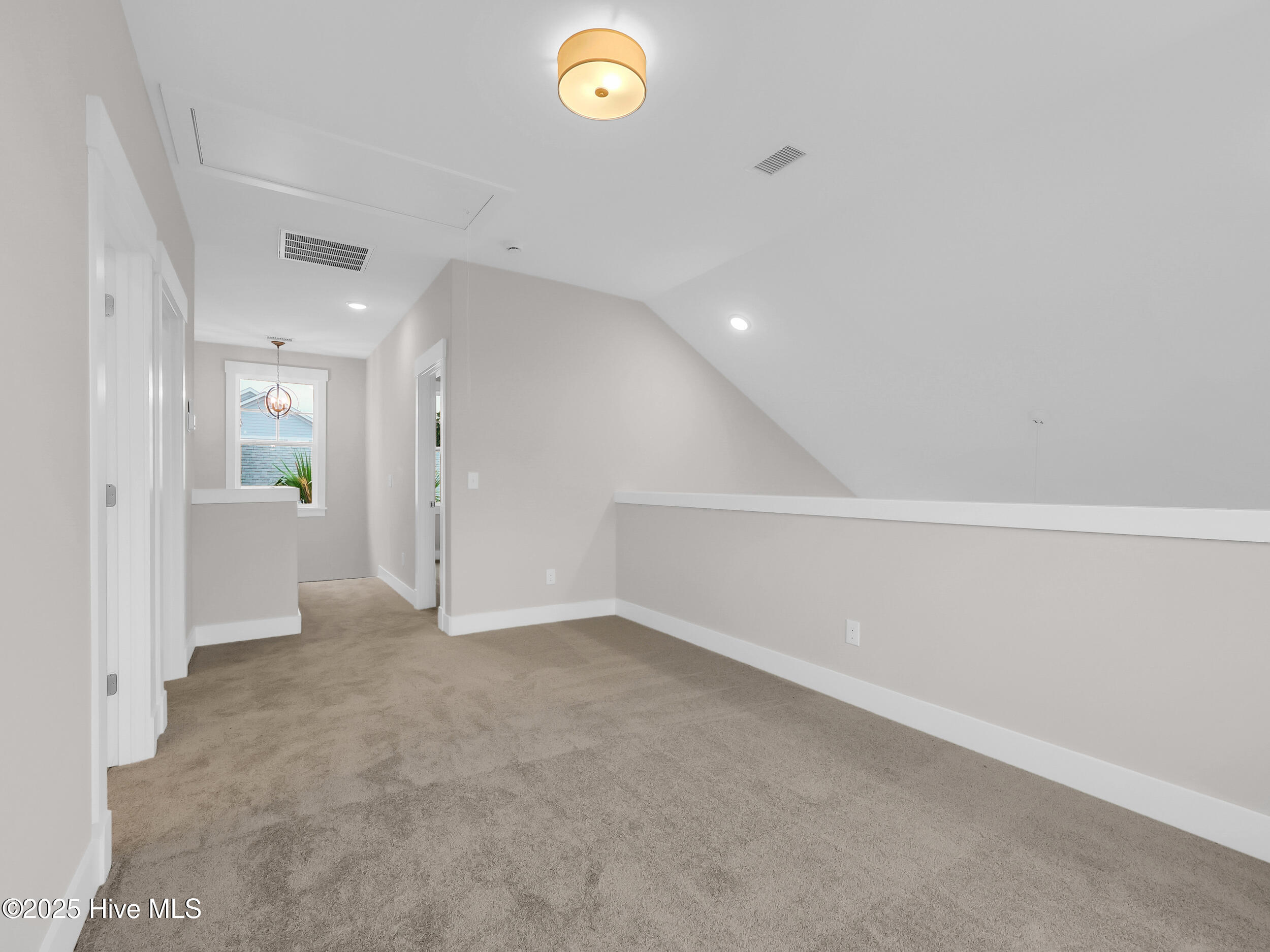 100533655 | Photo 29