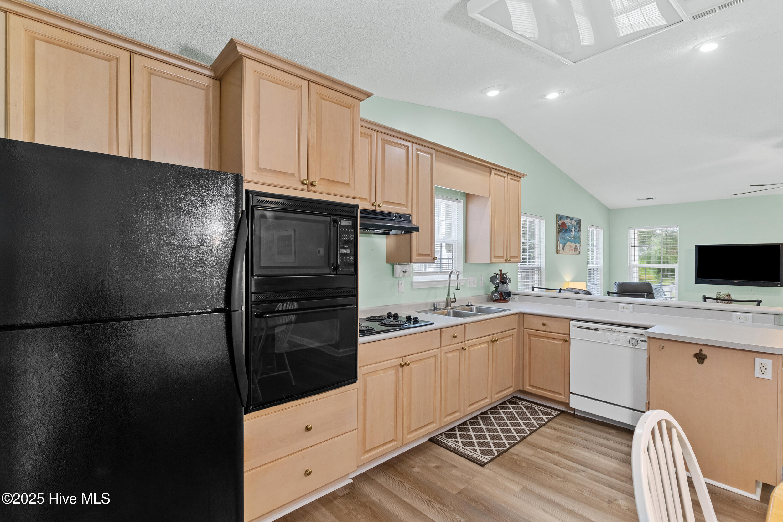 100525296 | Photo 17