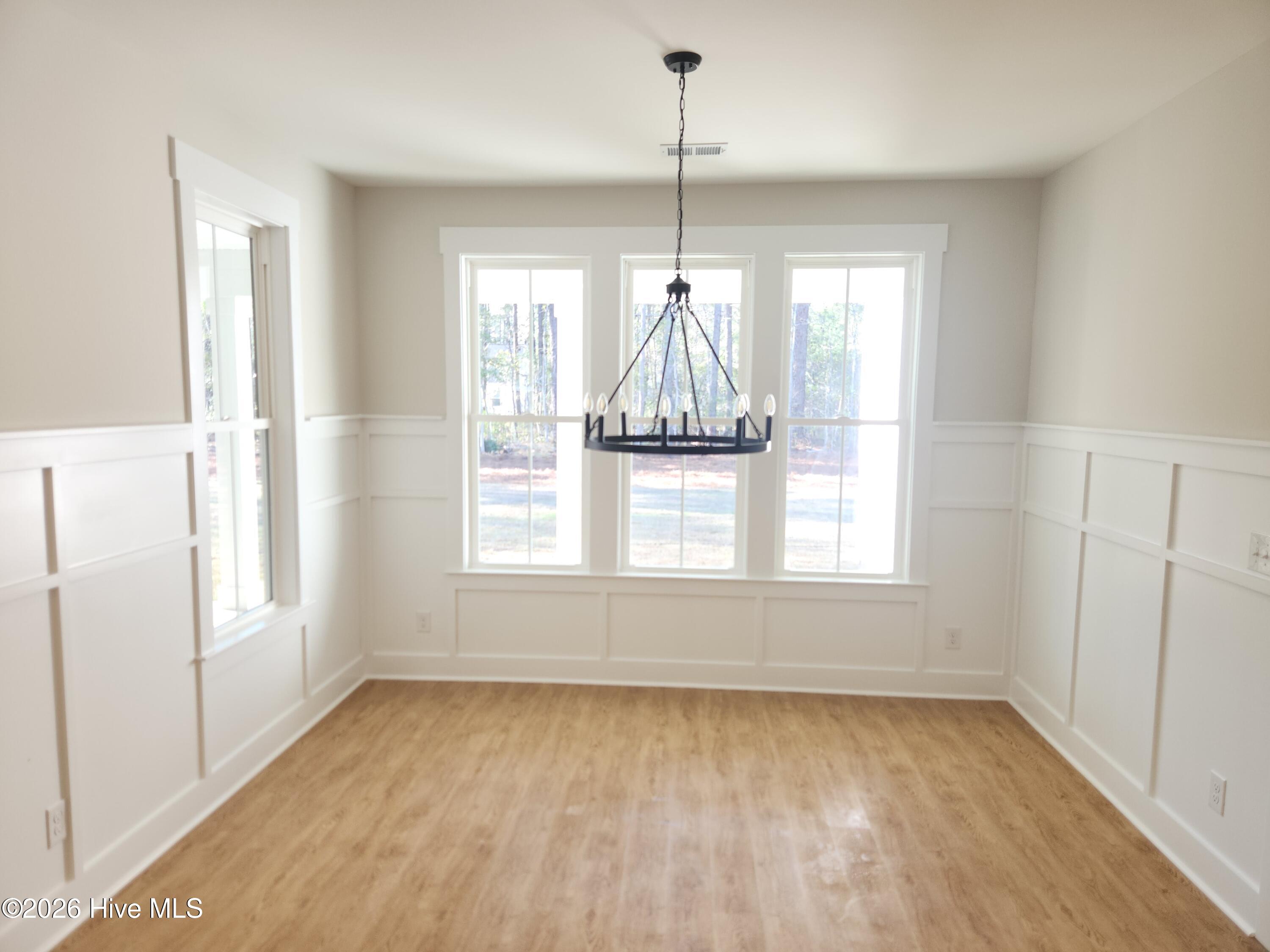 100559285 | Photo 25