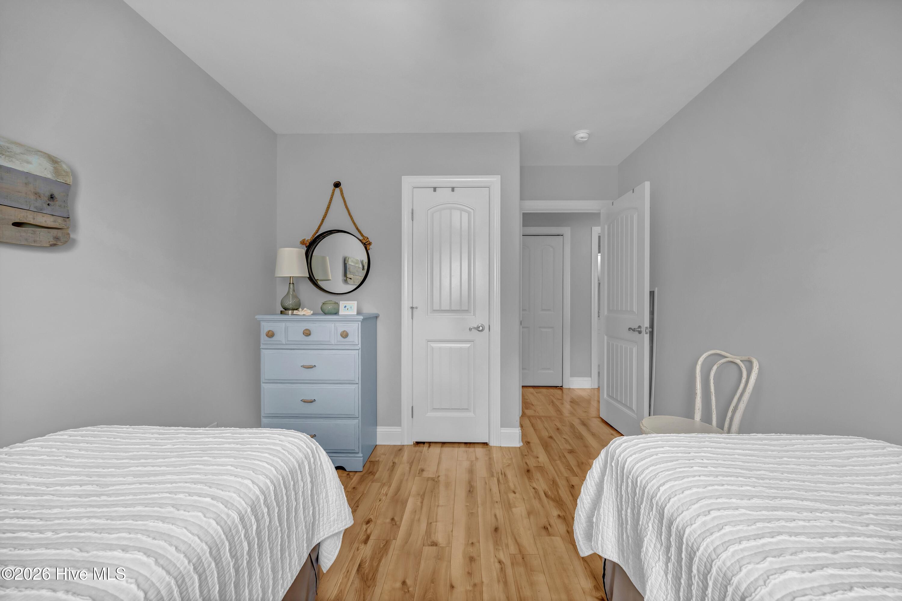 100565000 | Photo 17