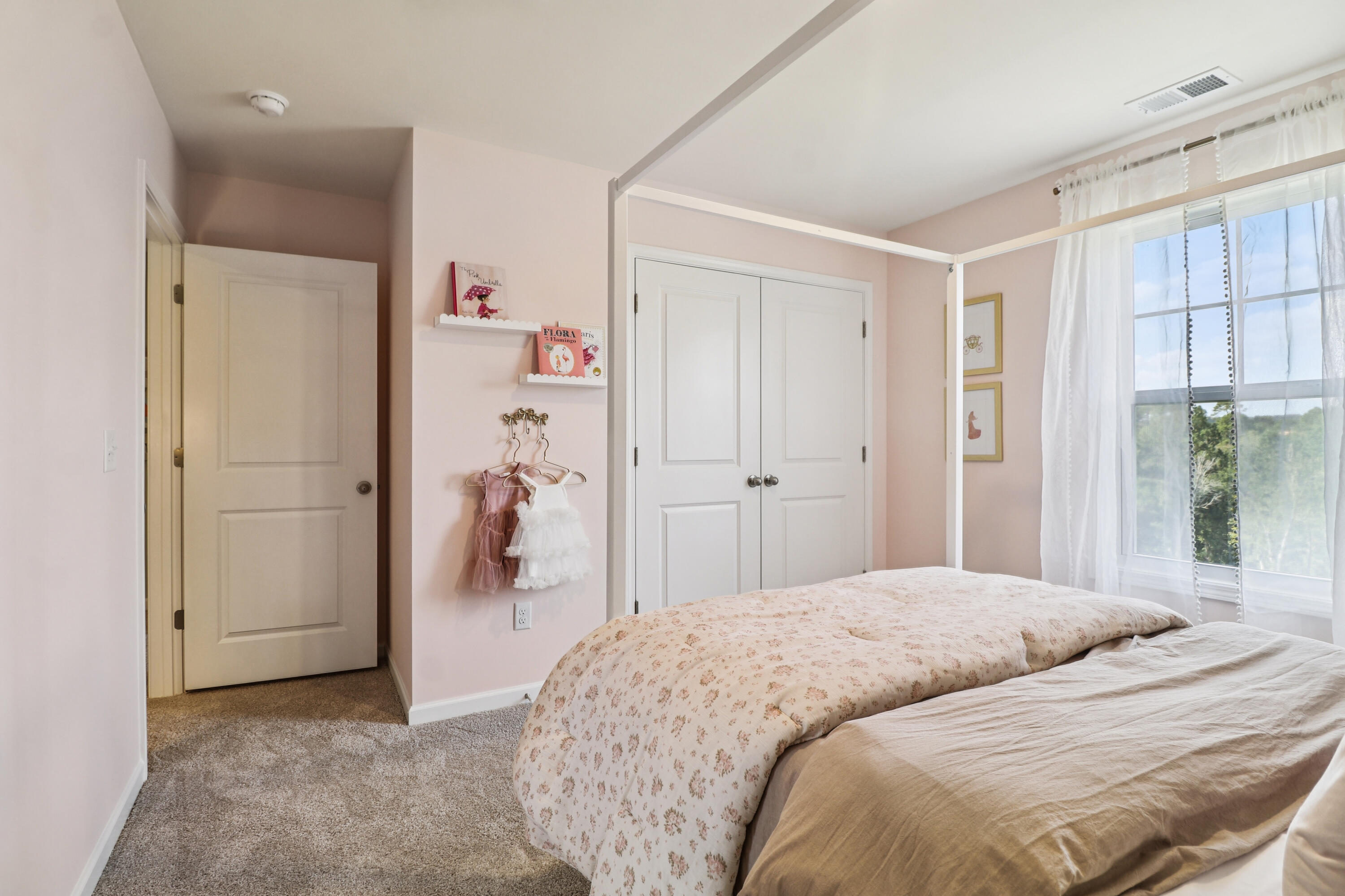 Photo of Model -Options and colors may vary.