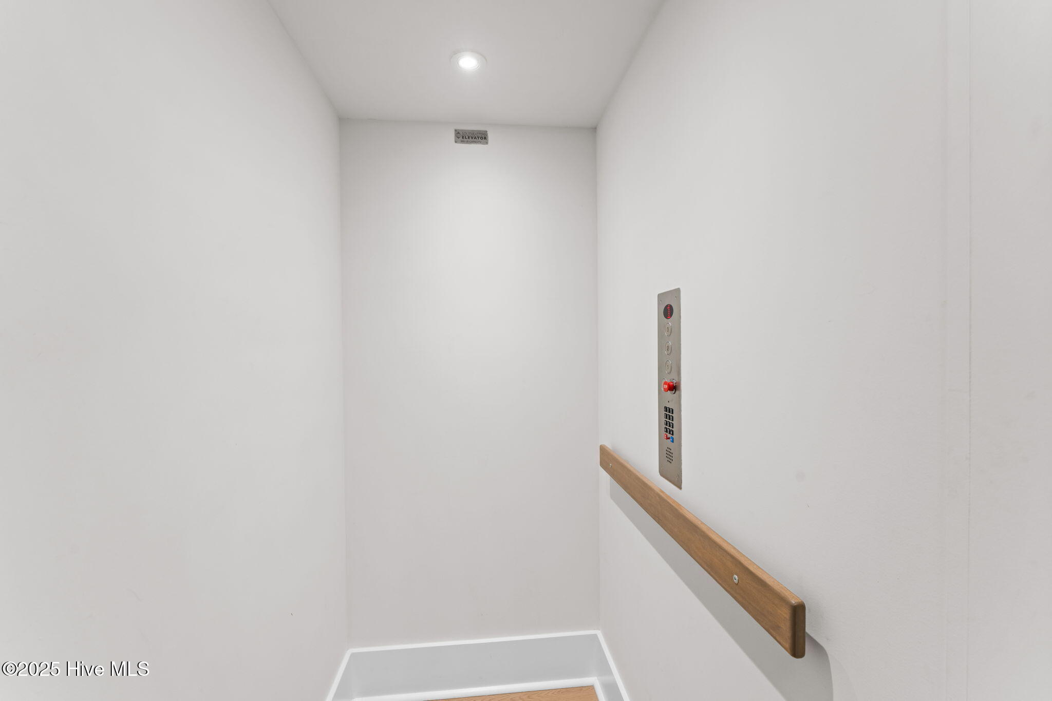 100539028 | Photo 11