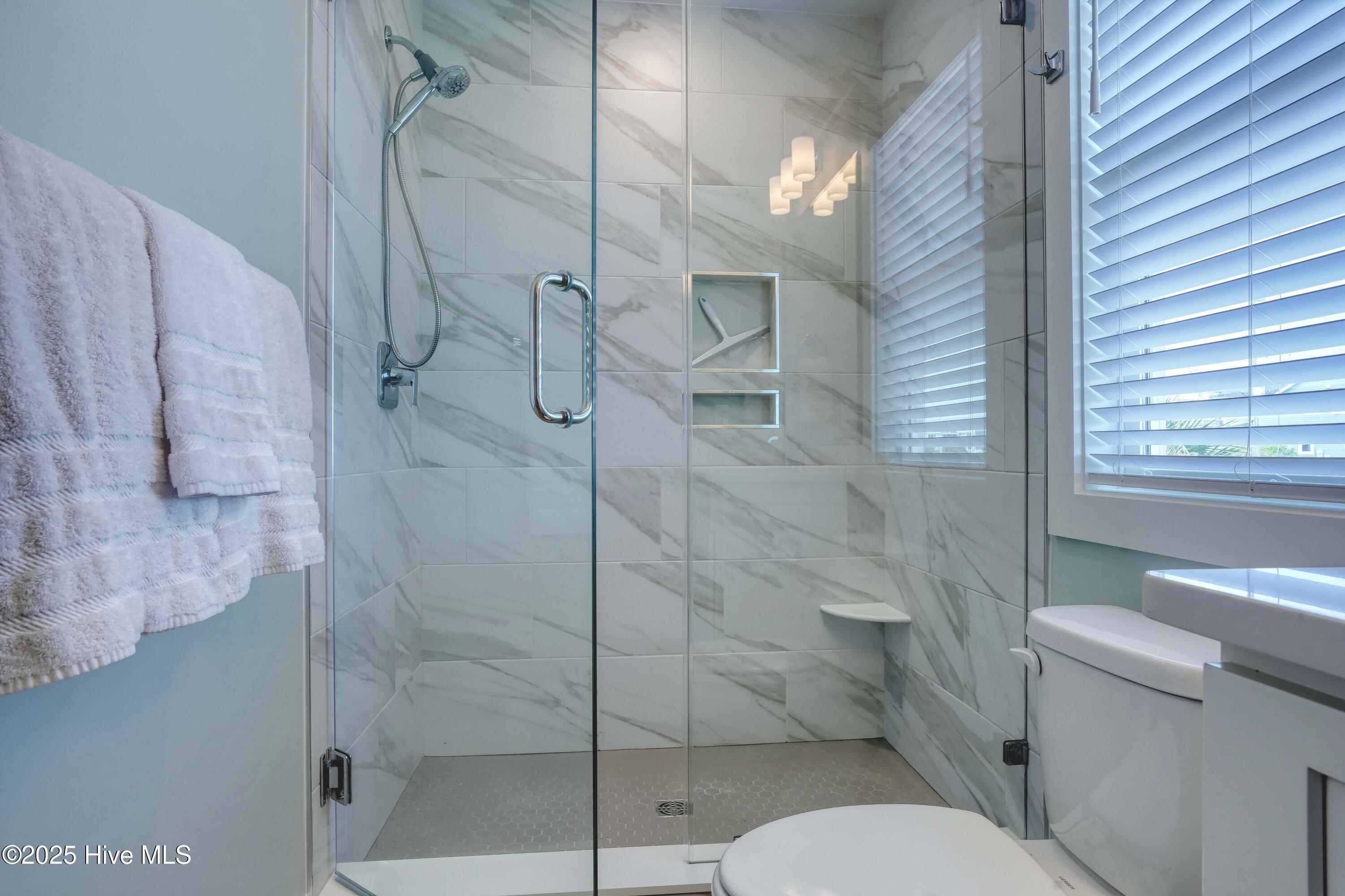 100522890 | Photo 58