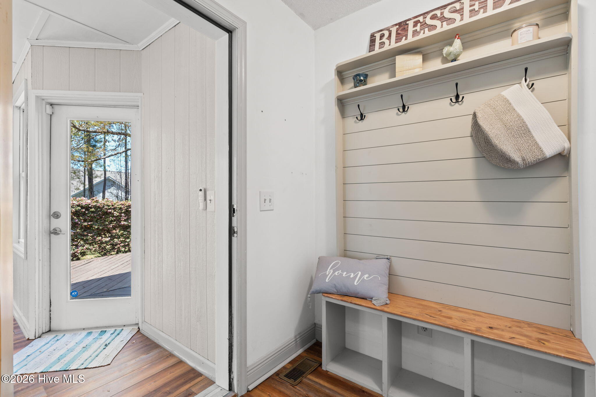 100564721 | Photo 23