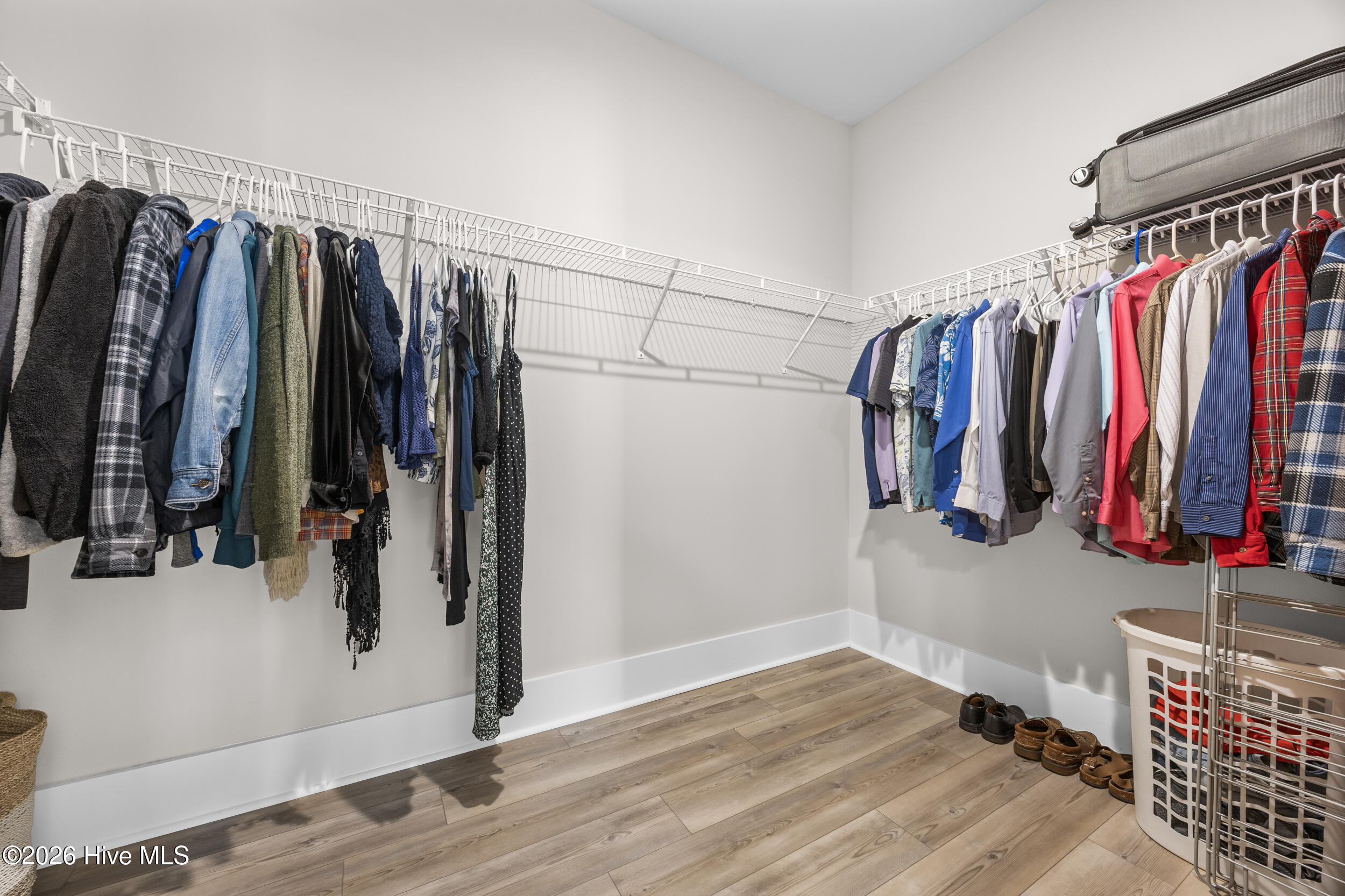 100561279 | Photo 14