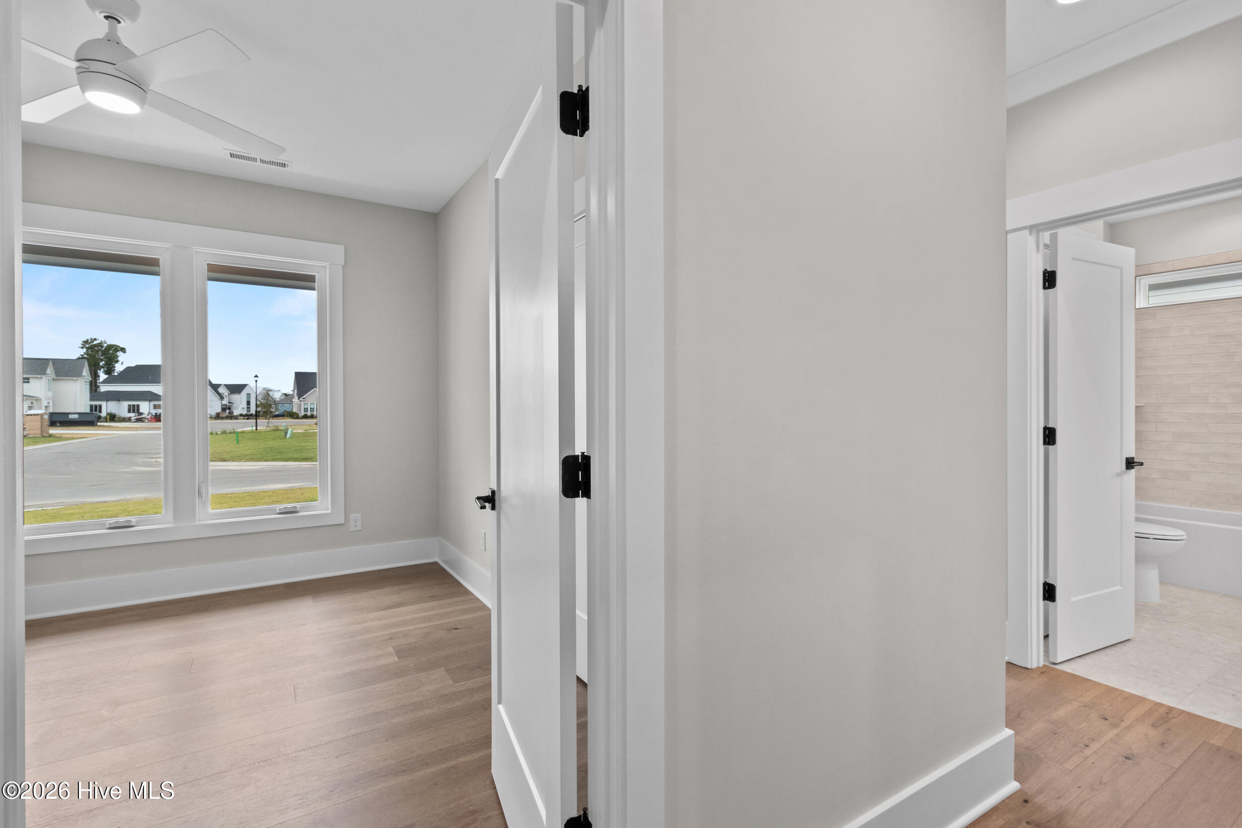 100568514 | Photo 27